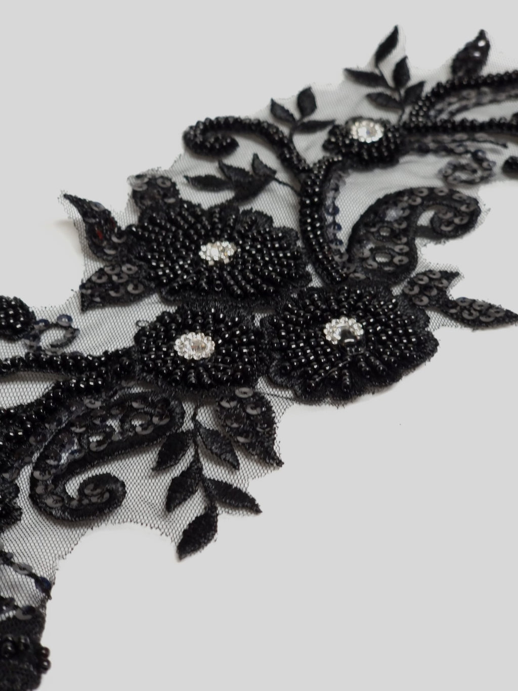 Aplicatie, model floral, 35x15cm, neagra