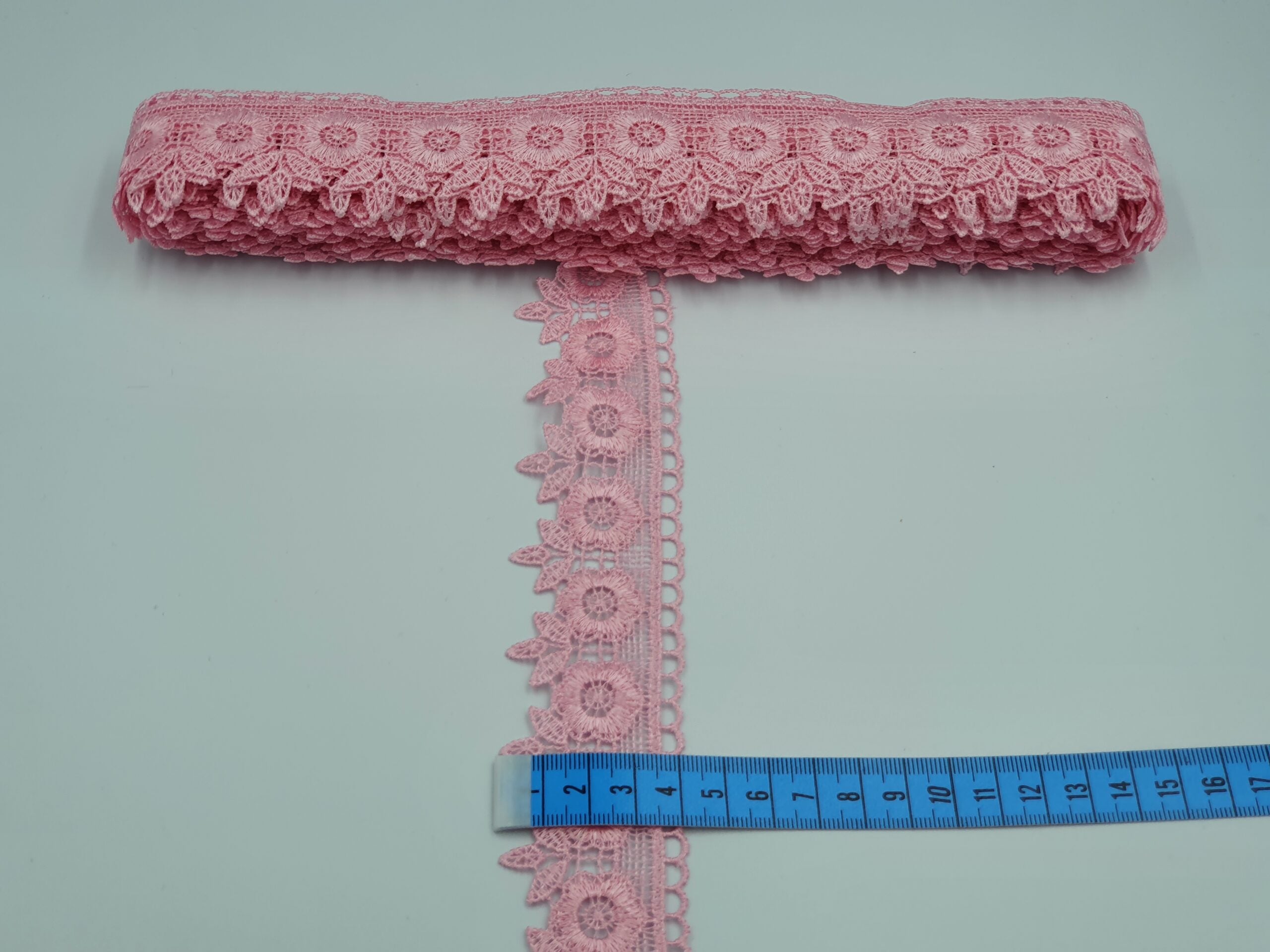 Broderie roz model din fir de matase