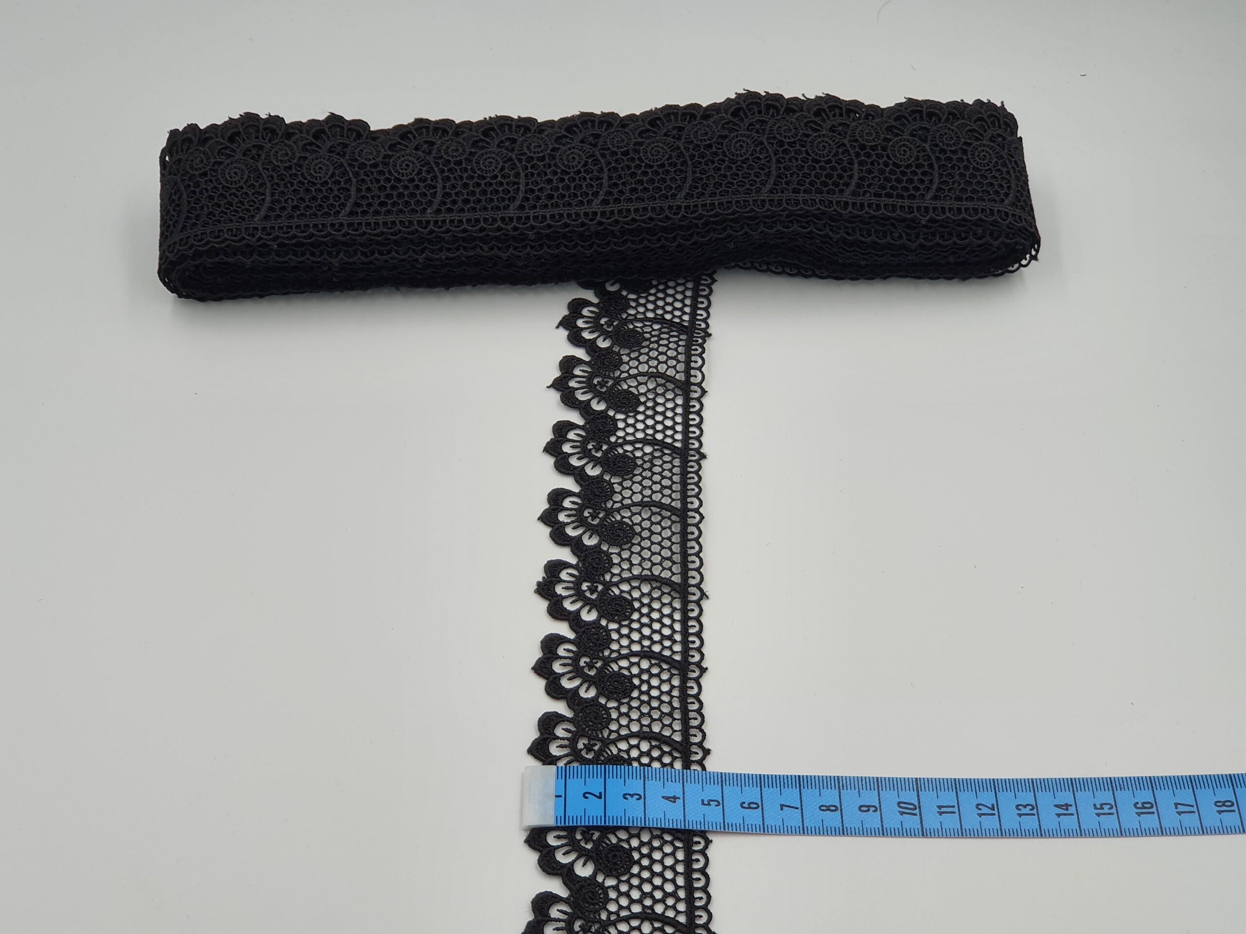 Broderie neagra model din fir de matase