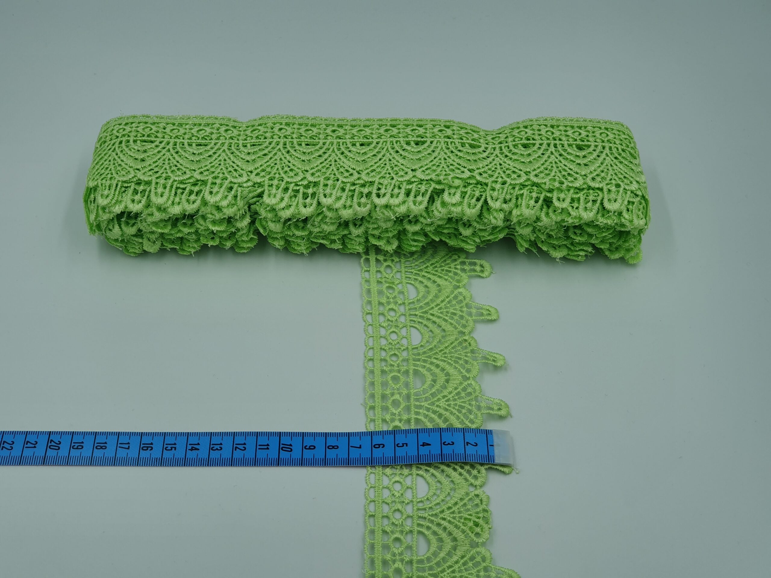 Broderie verde model din fir de matase