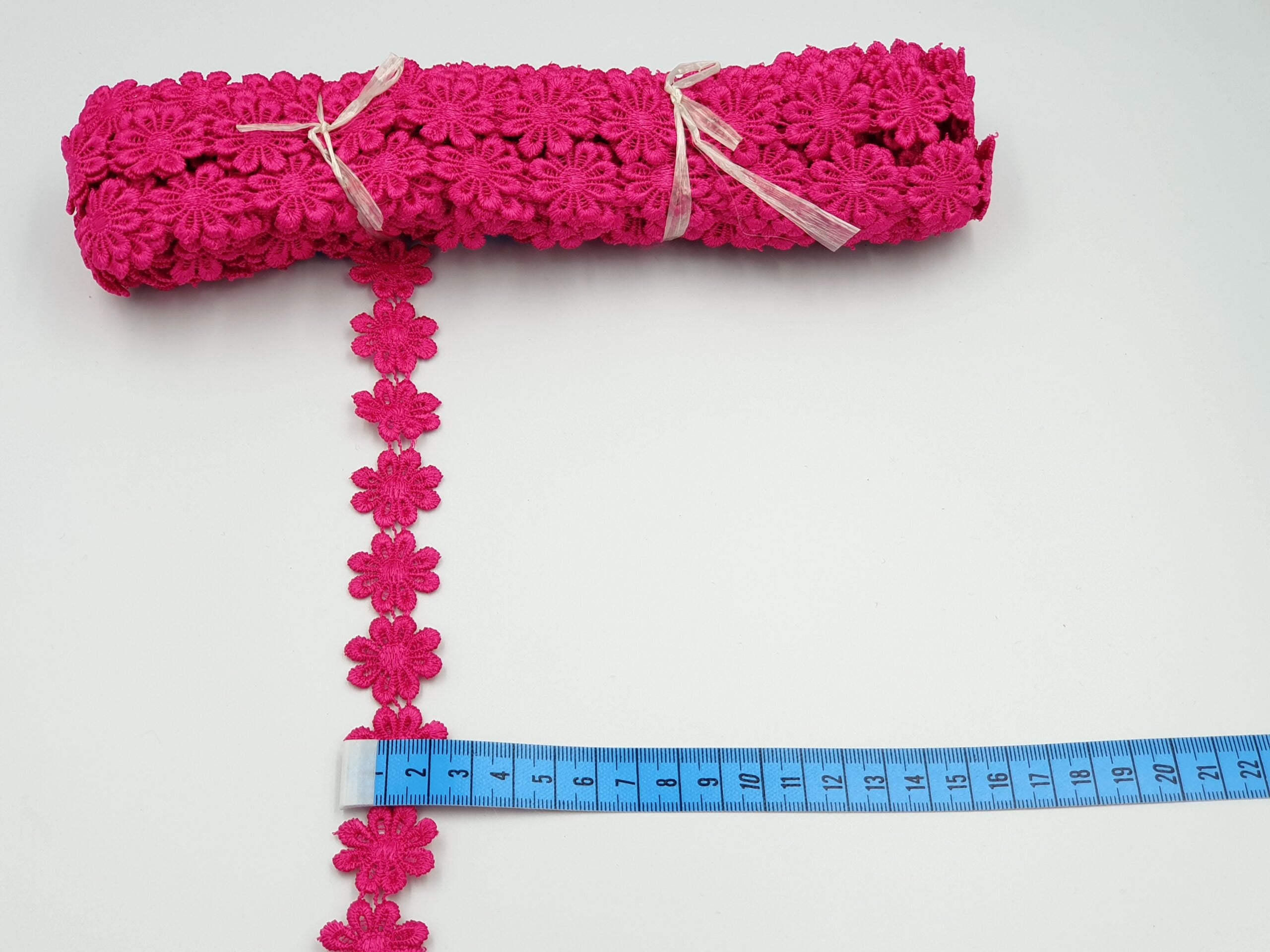 Broderie Roz-ciclam model din fir de matase