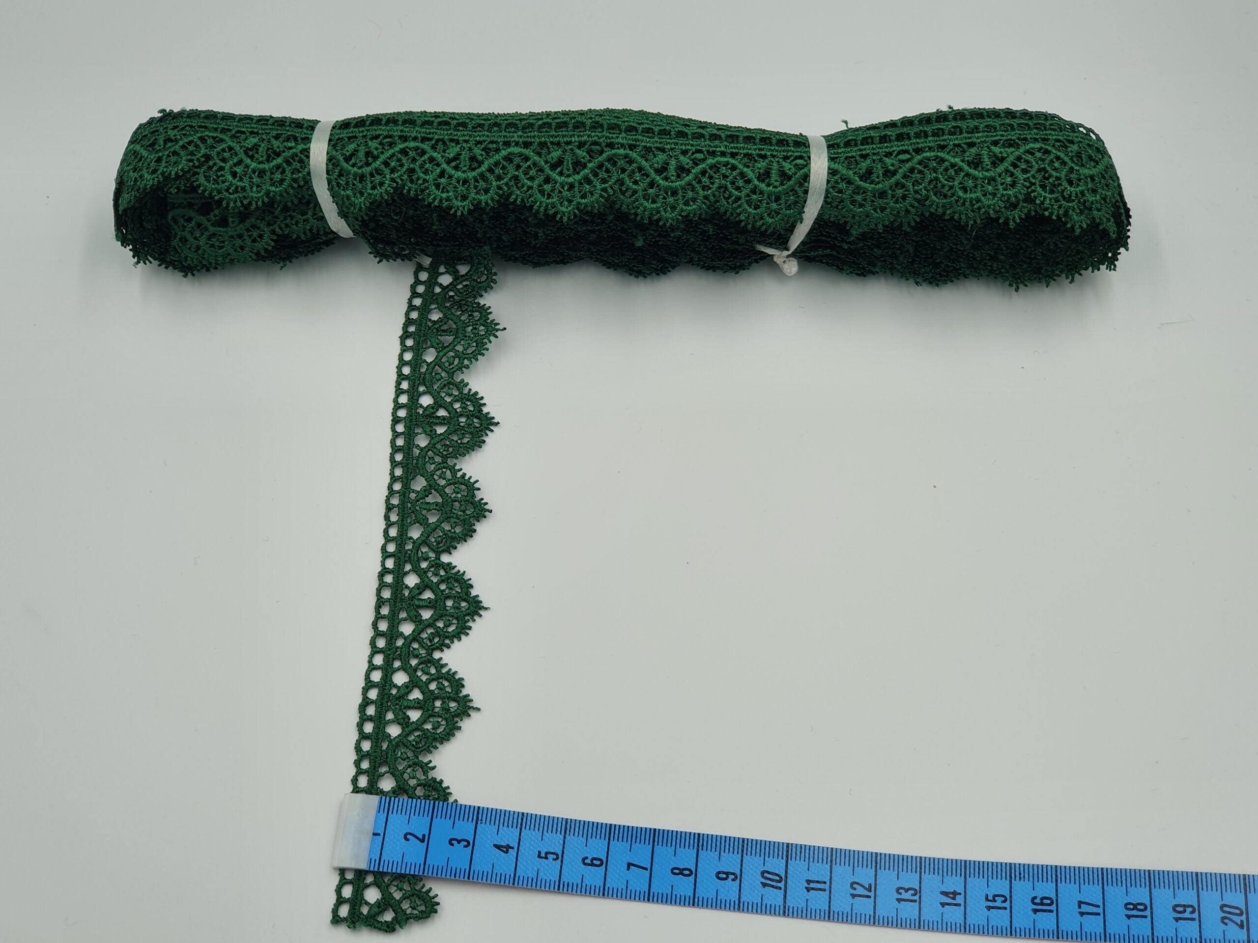 Broderie verde model din fir de matase