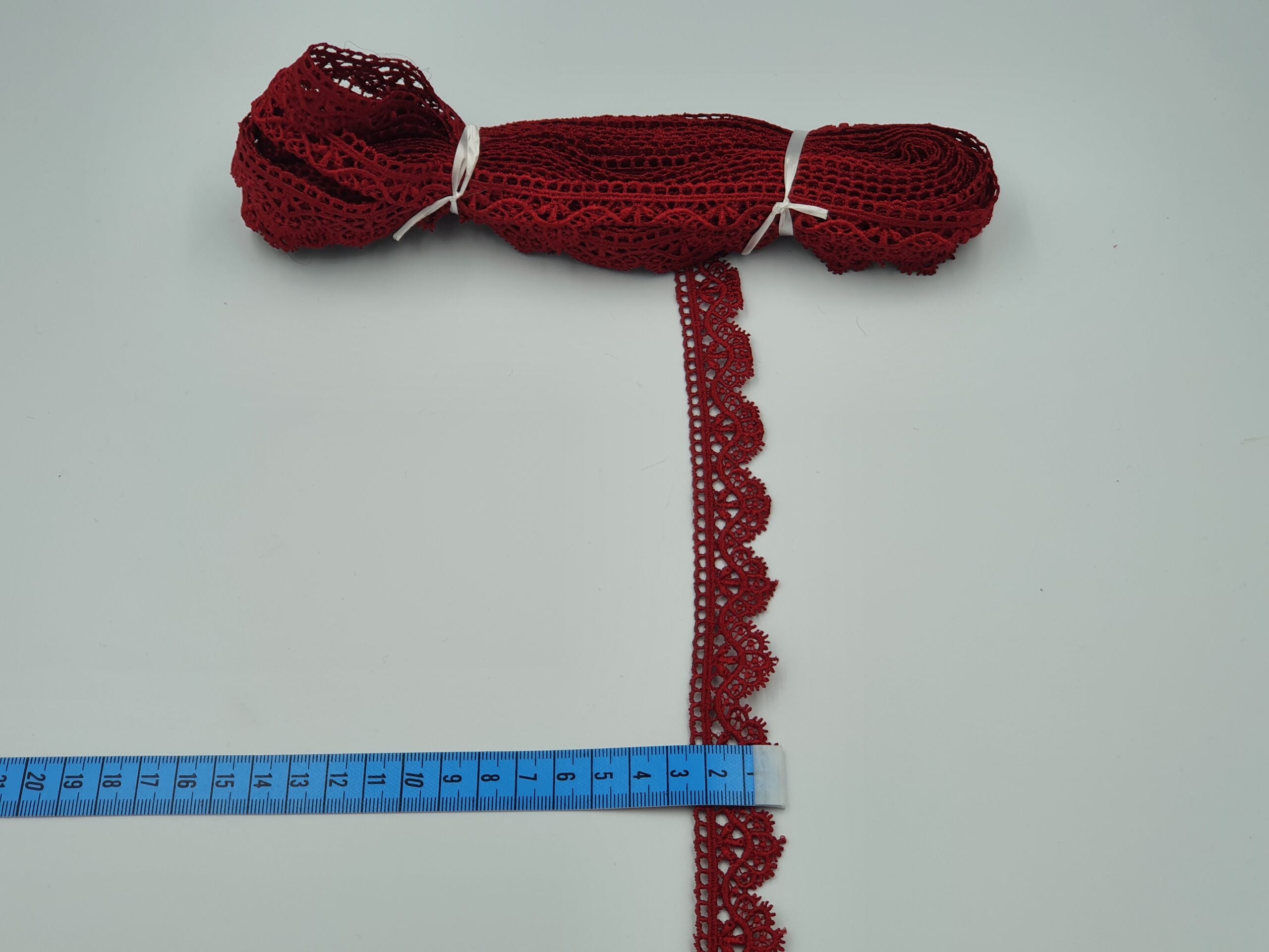 Broderie grena model din fir de matase