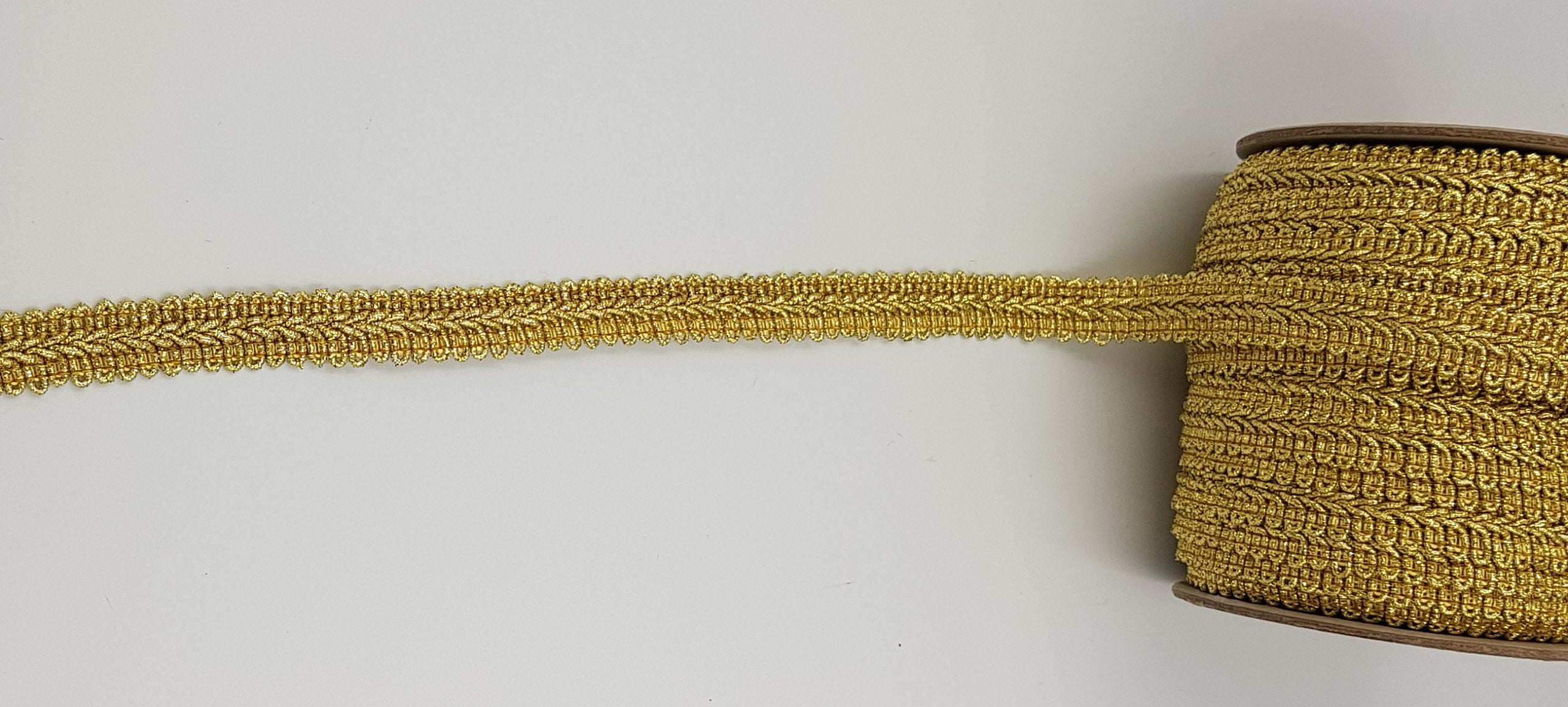 Galon de culoare aurie