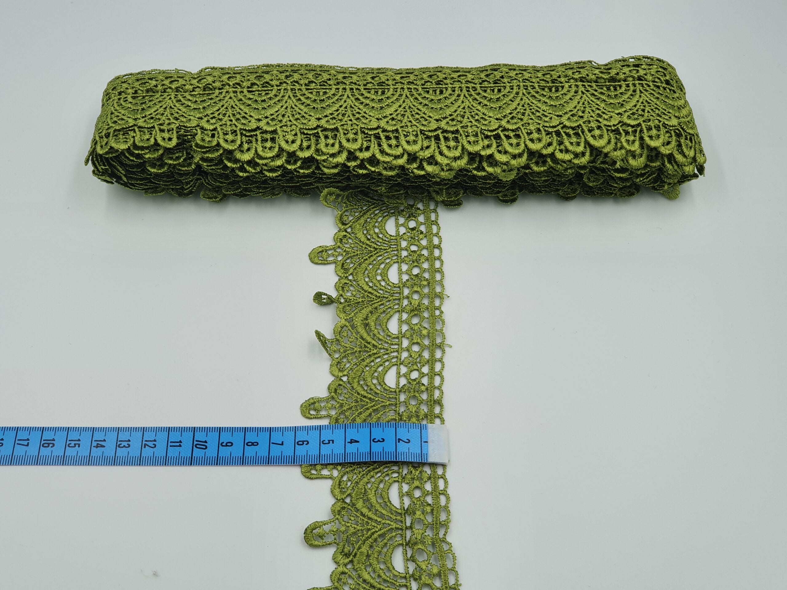 Broderie verde model din fir de matase