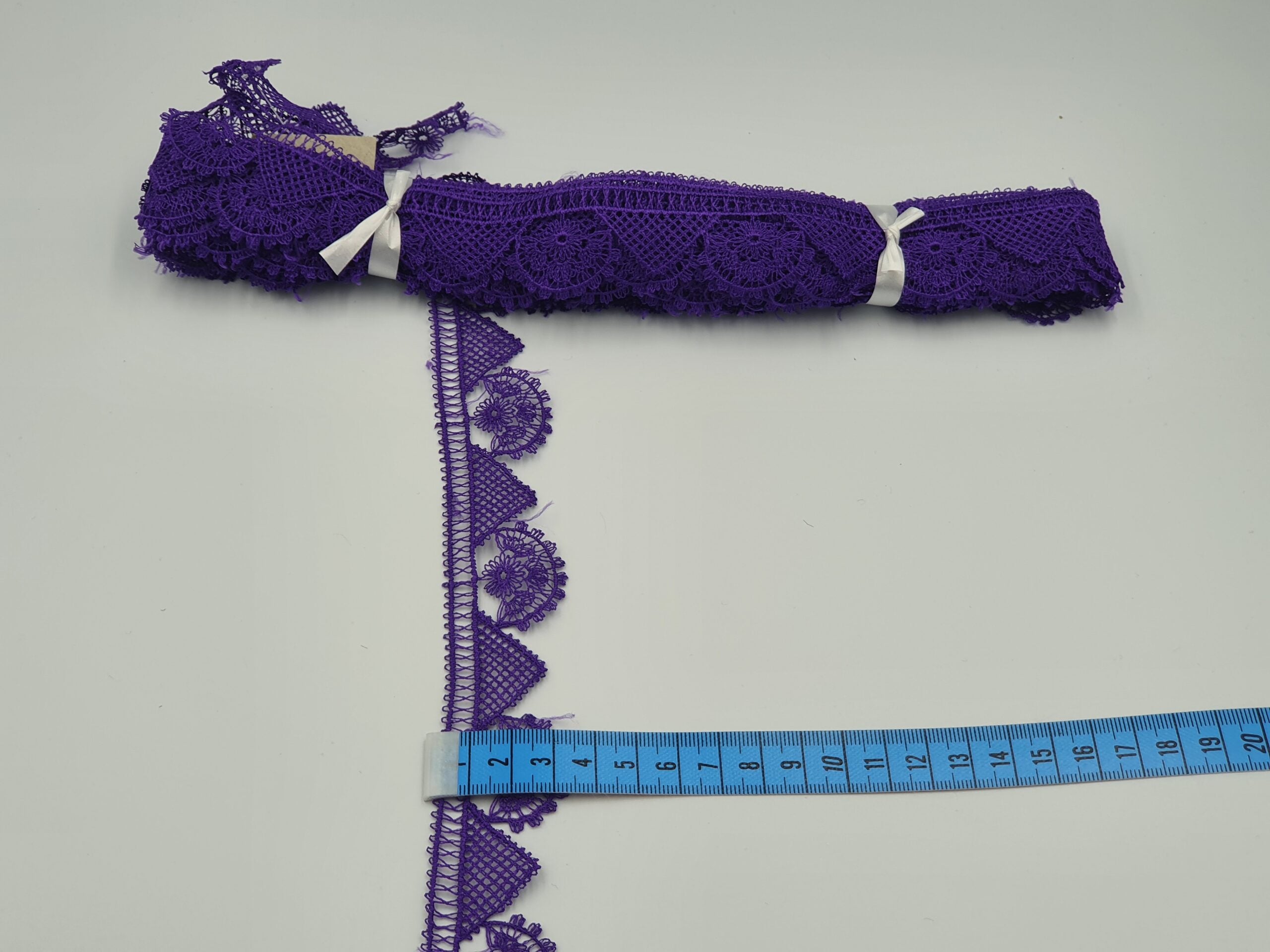 Broderie mov model din fir de matase