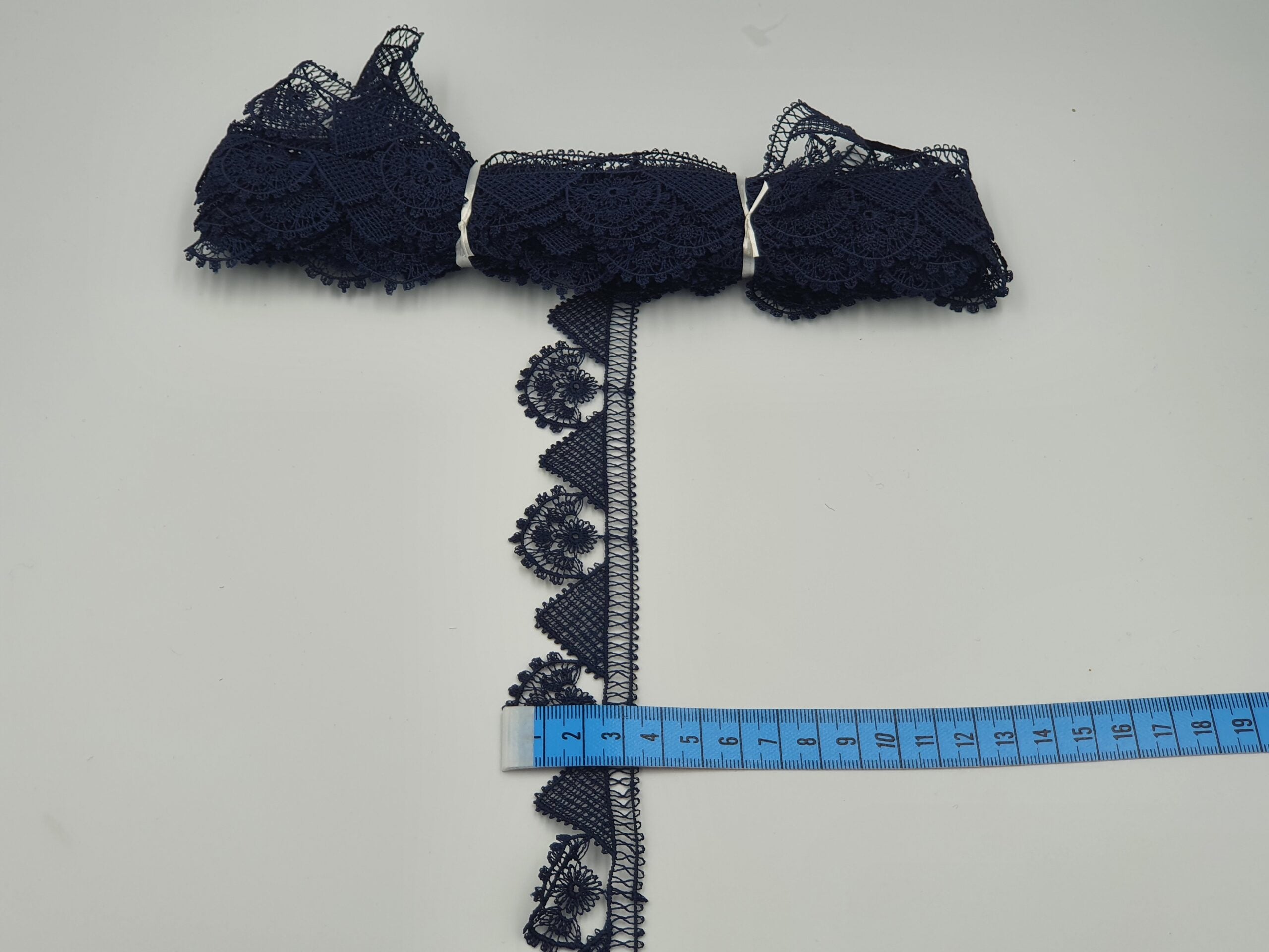 Broderie bleumarin model din fir de matase