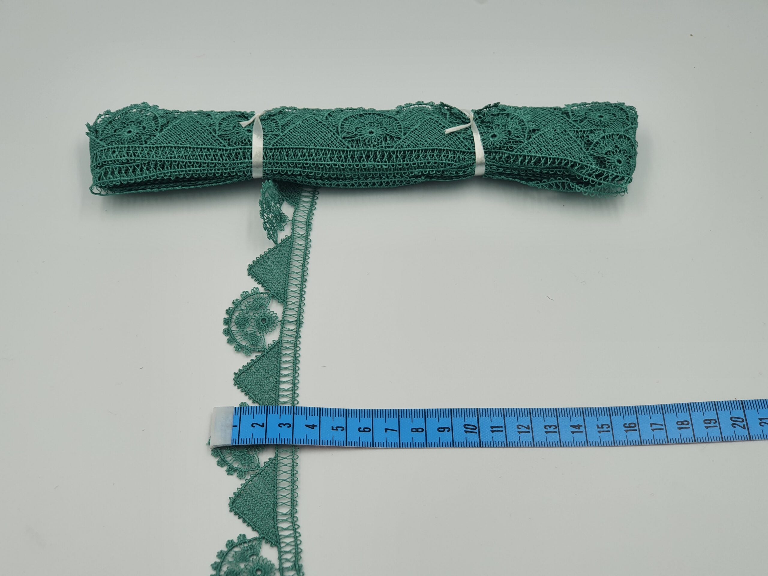 Broderie turcoaz model din fir de matase