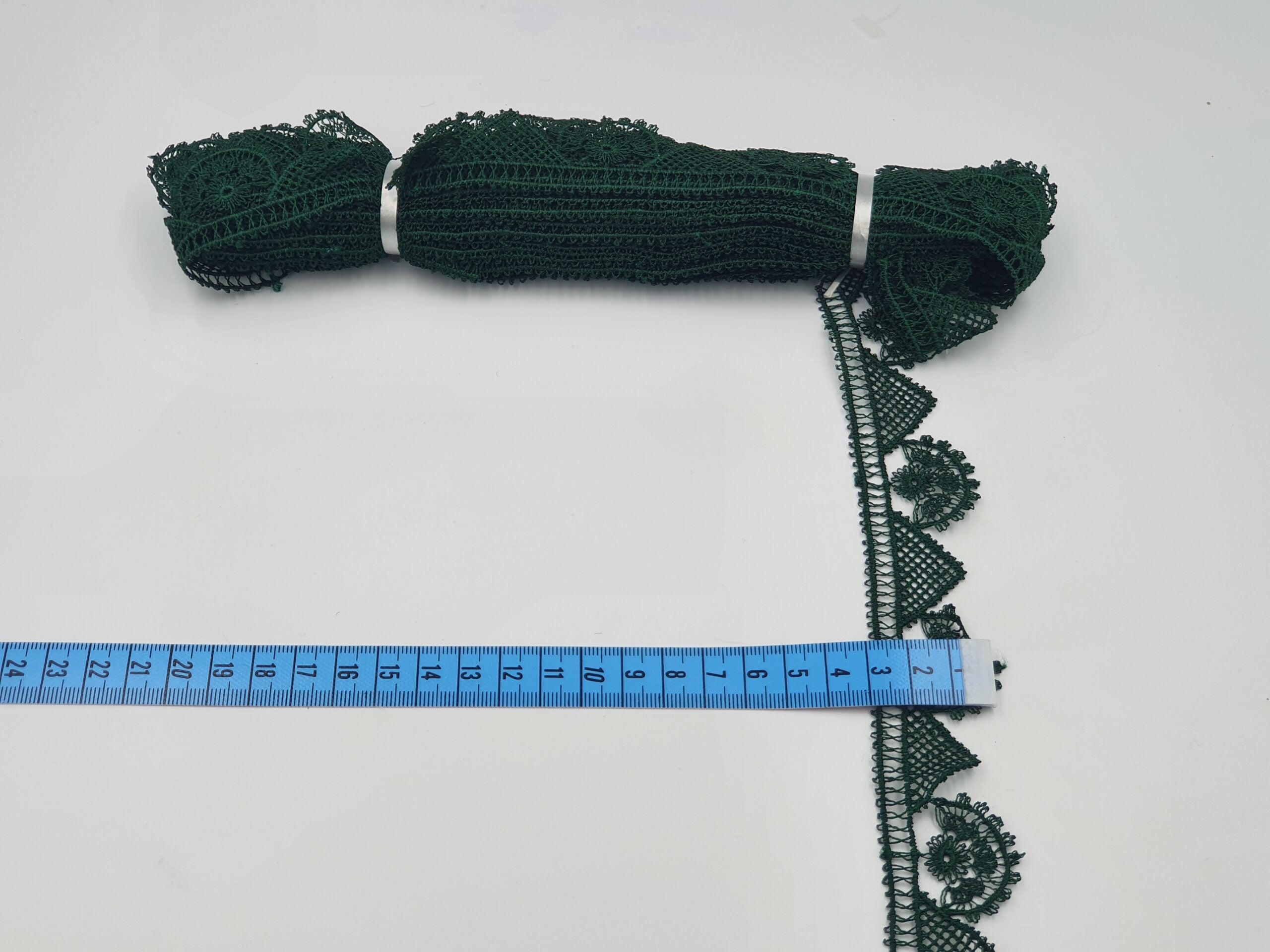 Broderie verde model din fir de matase