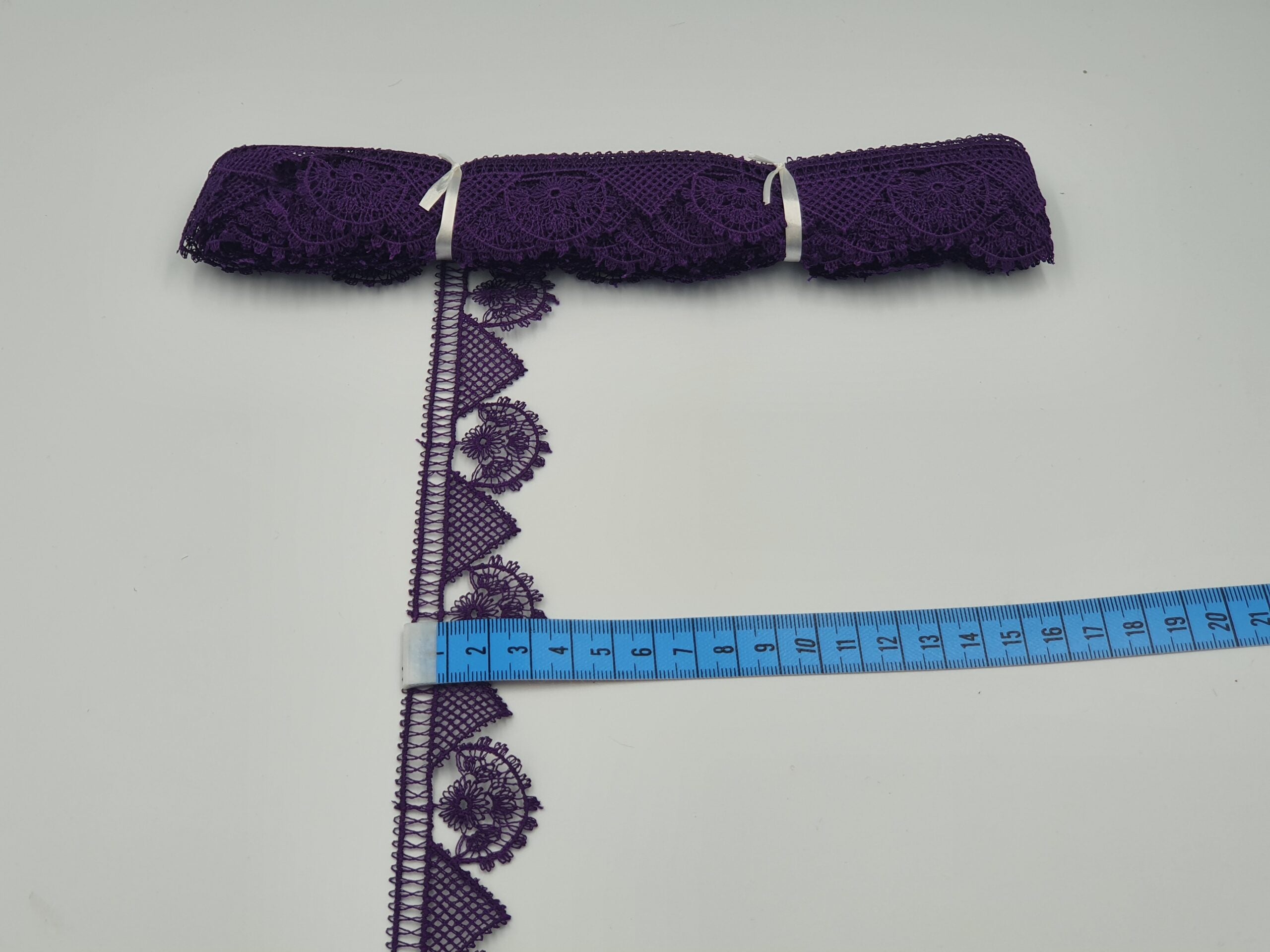 Broderie mov model din fir de matase