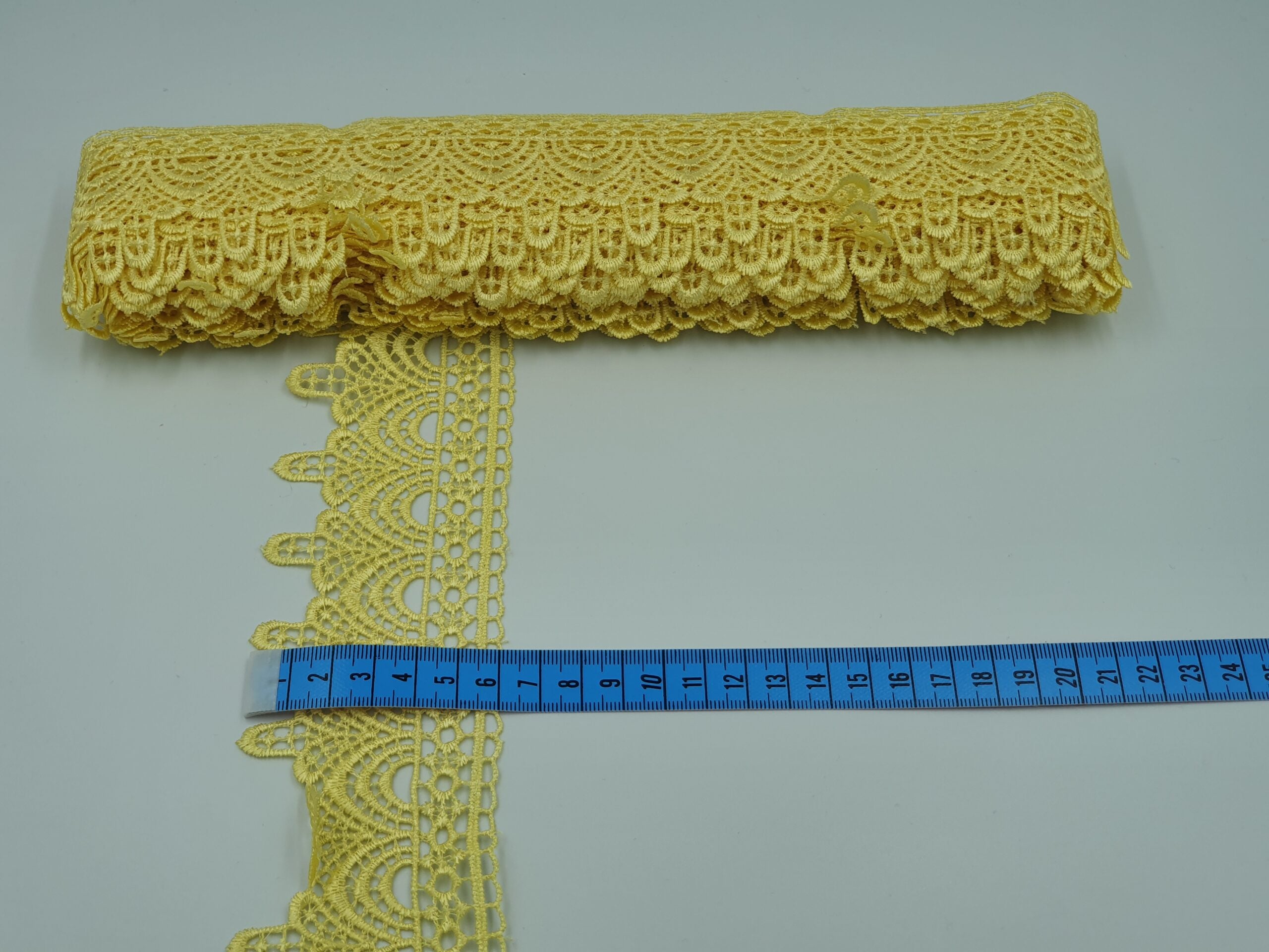 Broderie galbena model din fir de matase