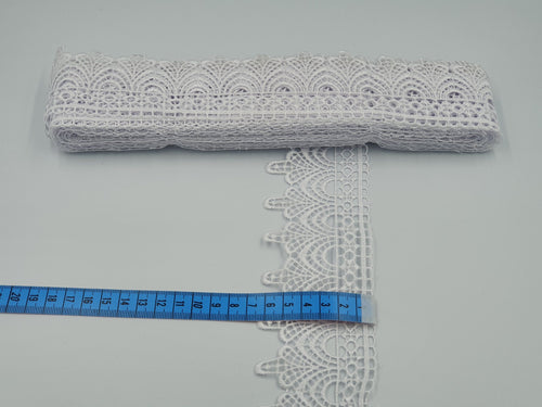 Broderie alba model din fir de matase