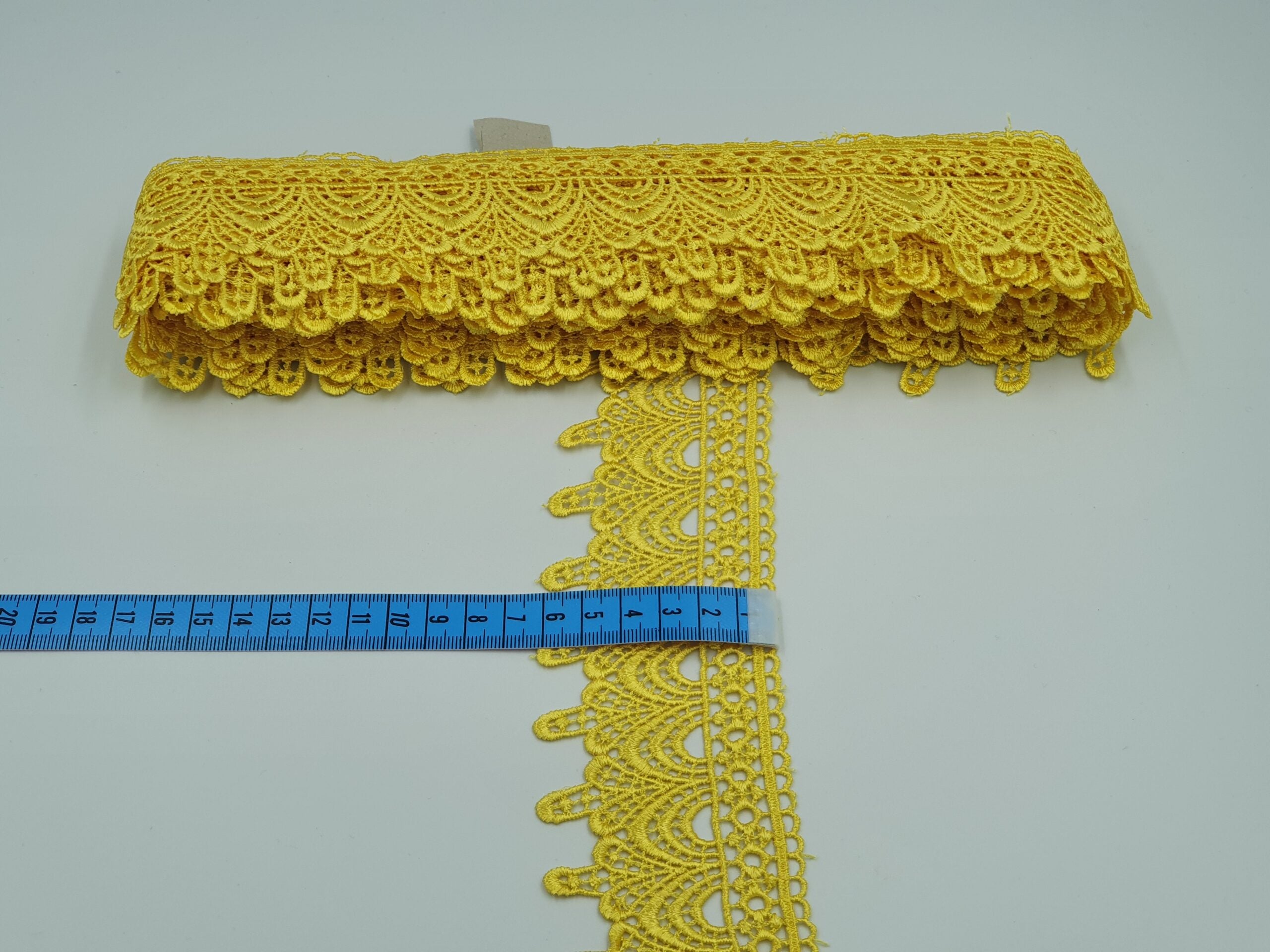 Broderie galbena model din fir de matase