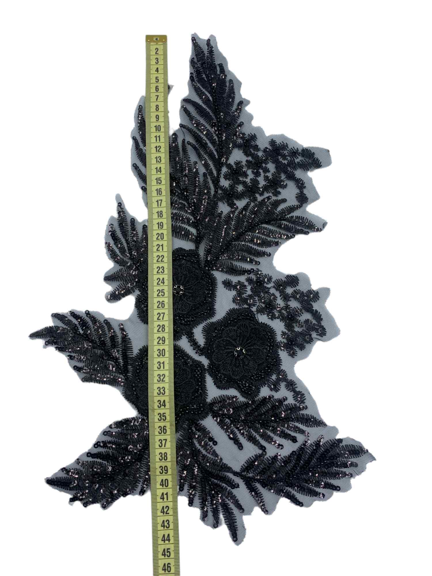 Aplicație vestimentara, neagra, model floral cu micropaiete și mărgele, 44 cm