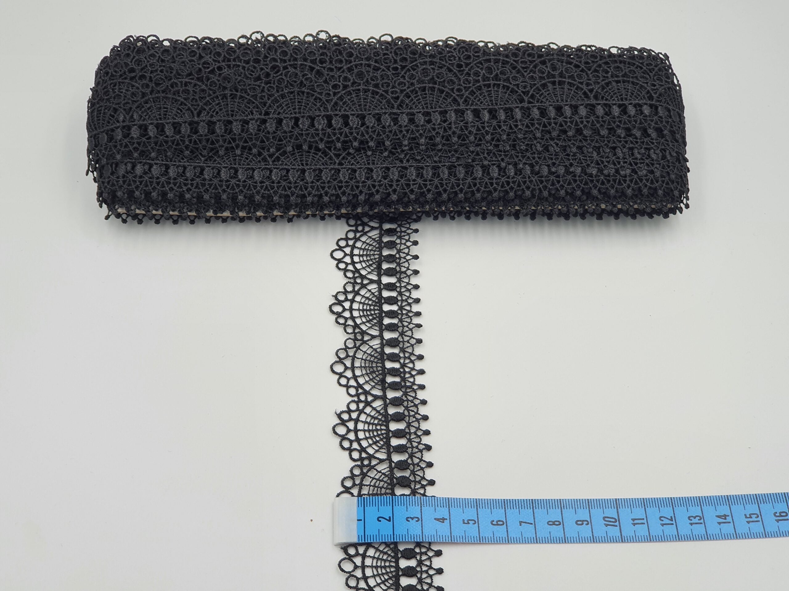Broderie neagra model din fir de matase
