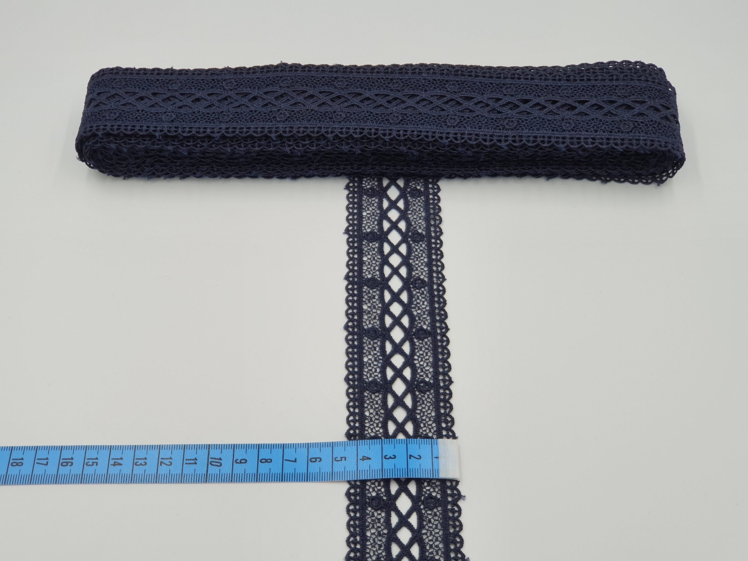 Broderie bleumarin model din fir de matase