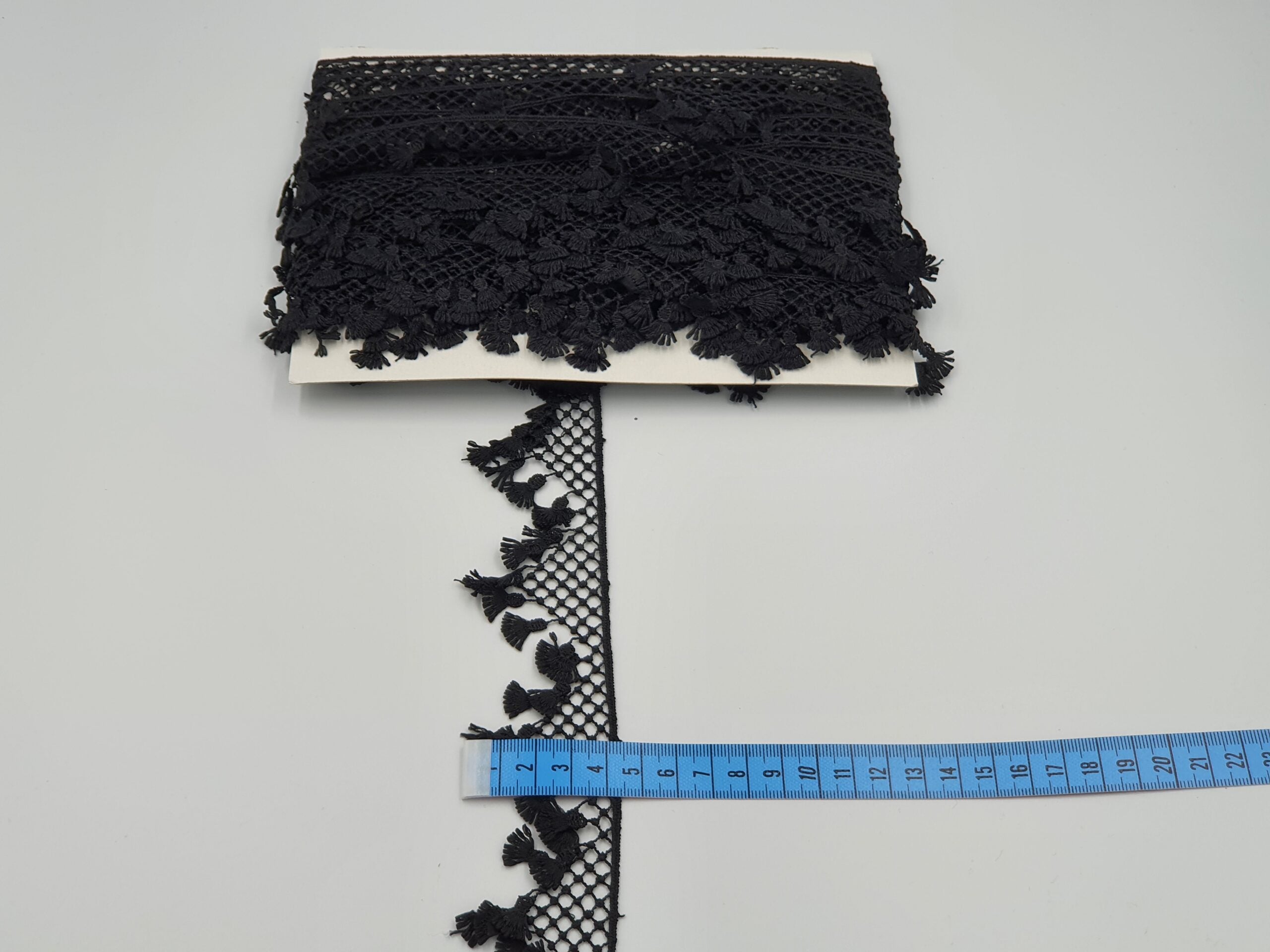 Broderie neagra model din fir de matase