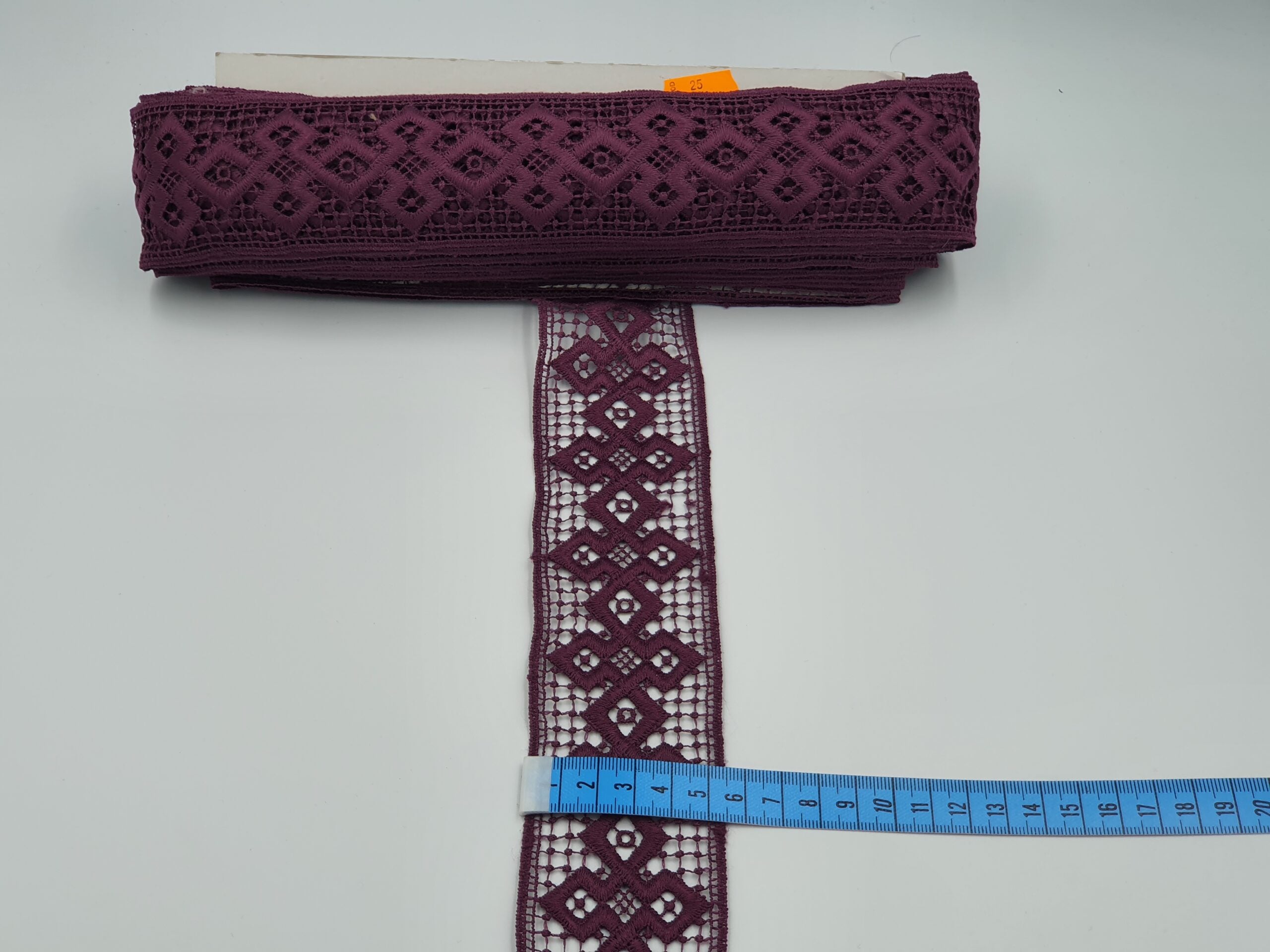 Broderie grena model din fir de matase