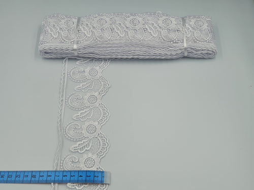 Broderie alba model din fir de matase