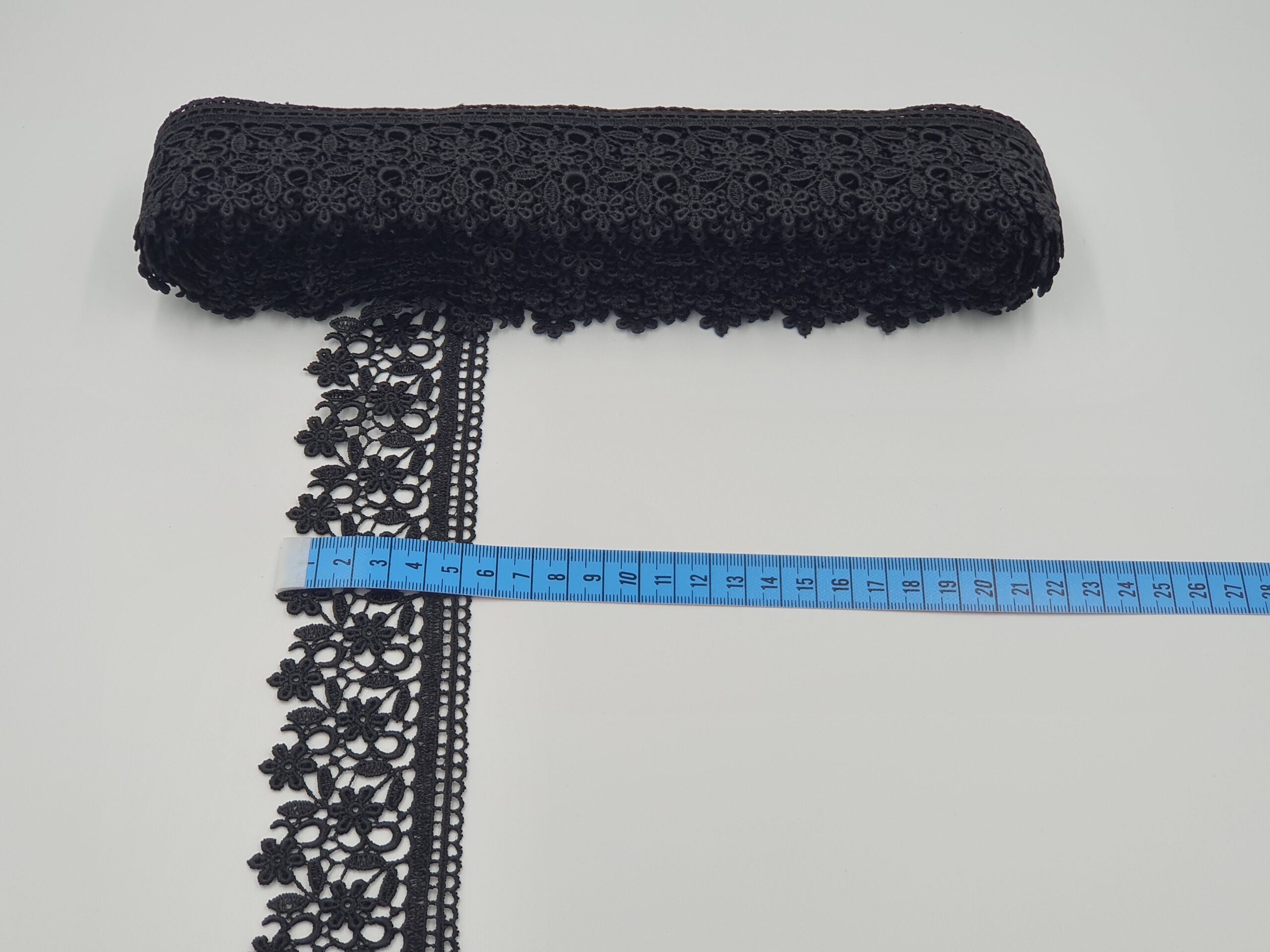 Broderie neagra model din fir de matase