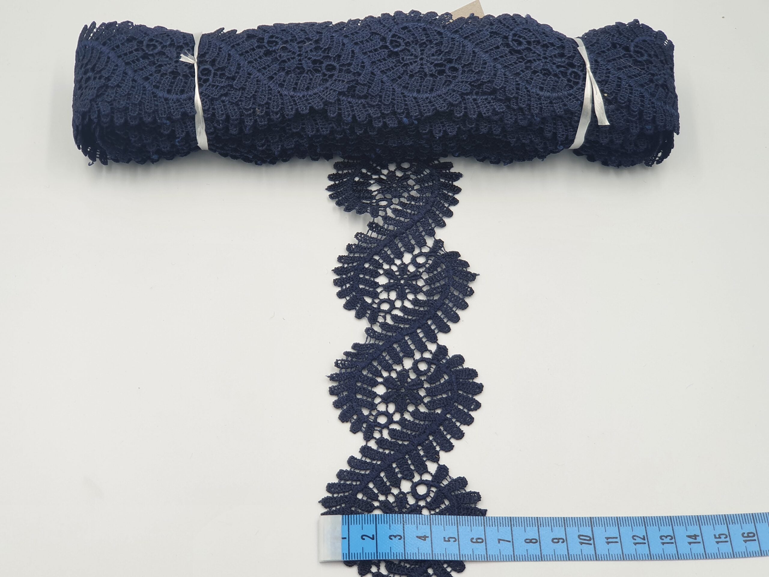 Broderie bleumarin model din fir de matase