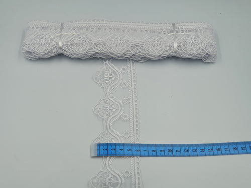Broderie alba model din fir de matase