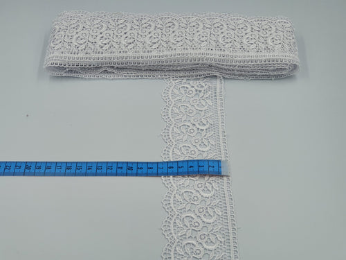Broderie alba model din fir de matase