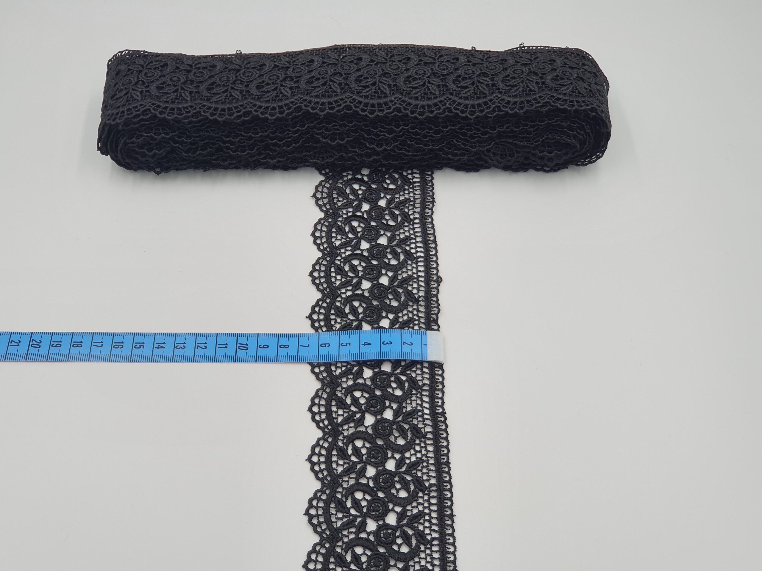 Broderie neagra model din fir de matase