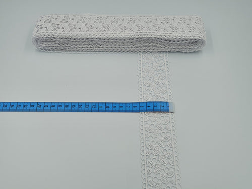 Broderie alba model din fir de matase