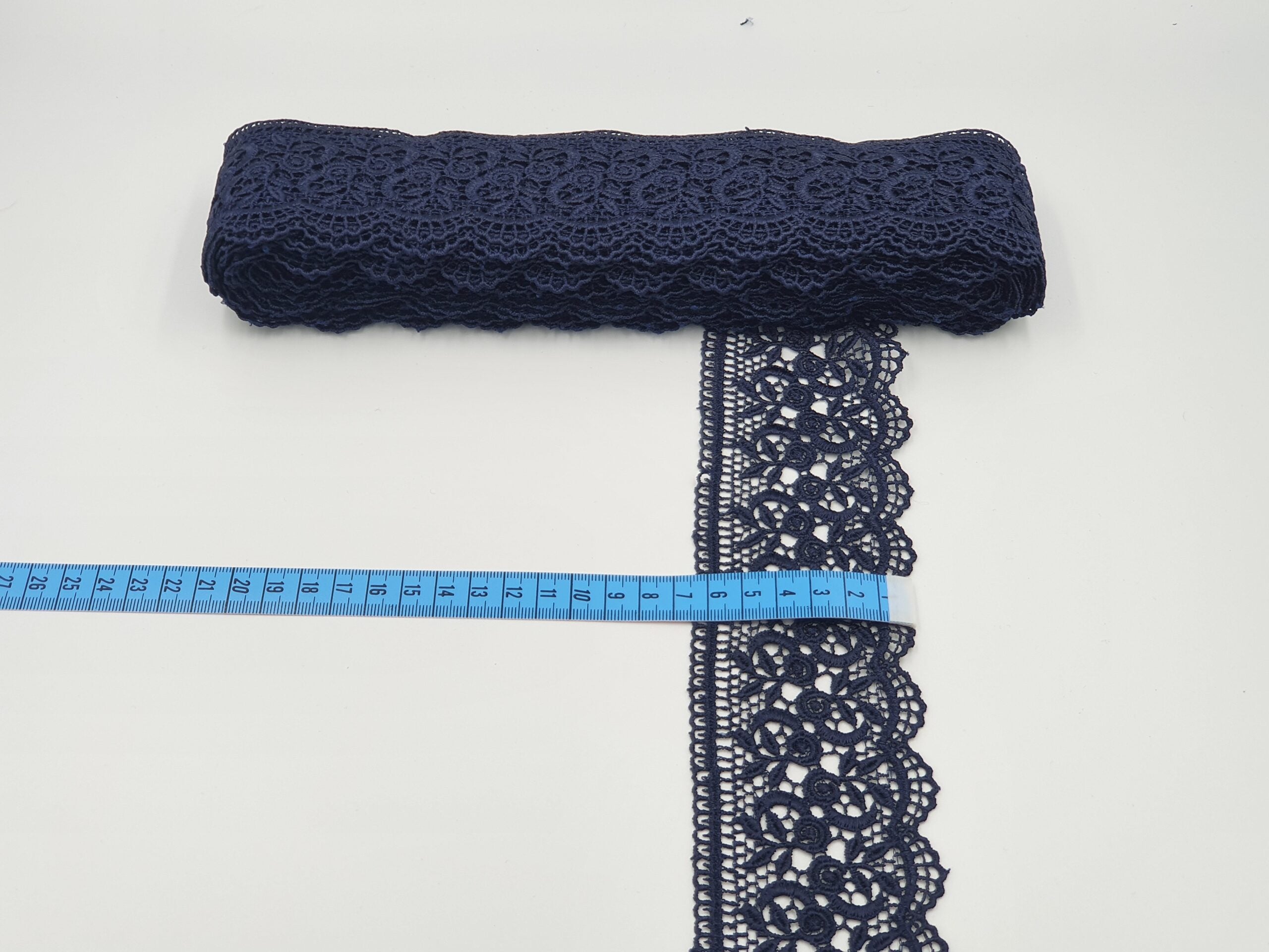 Broderie bleumarin model din fir de matase