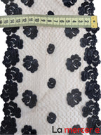 Dantela elastica, neagra pe tull bej, model trandafirasi, latime 15cm