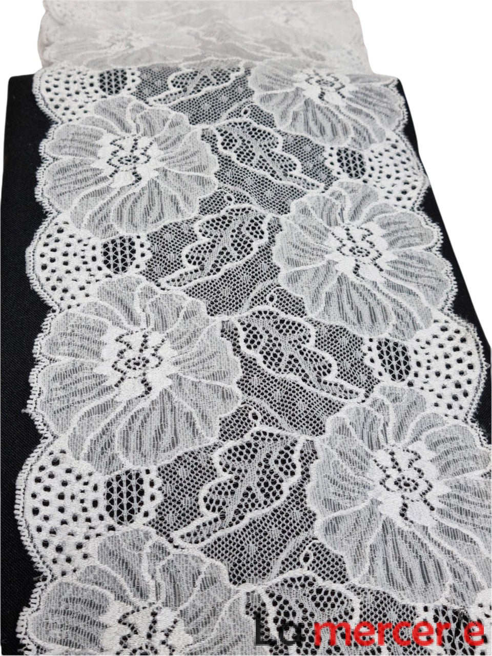 Dantela elastica, alba, model floral, latime 17cm