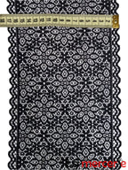 Dantela elastica, neagra, model floricele, latime 17cm