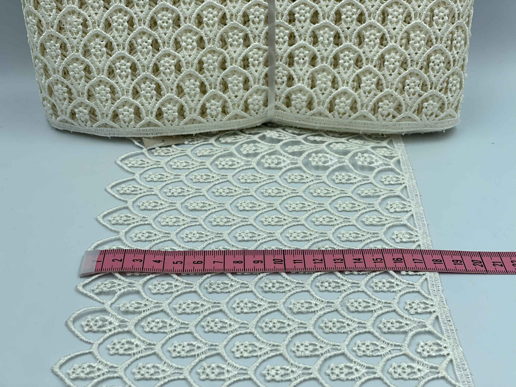 Broderie crem model din fir de mătase, lățime 18cm