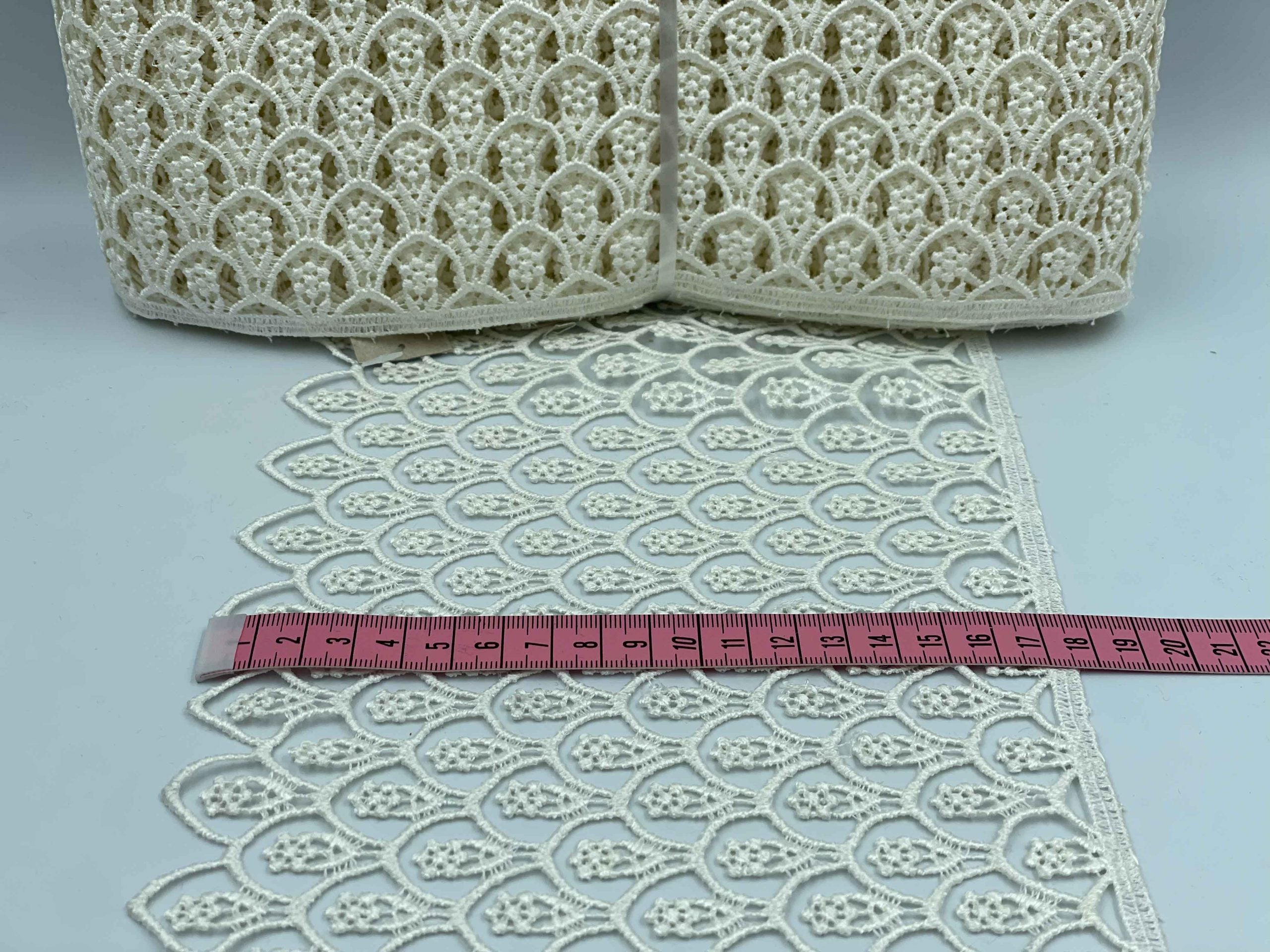 Broderie crem model din fir de mătase, lățime 18cm