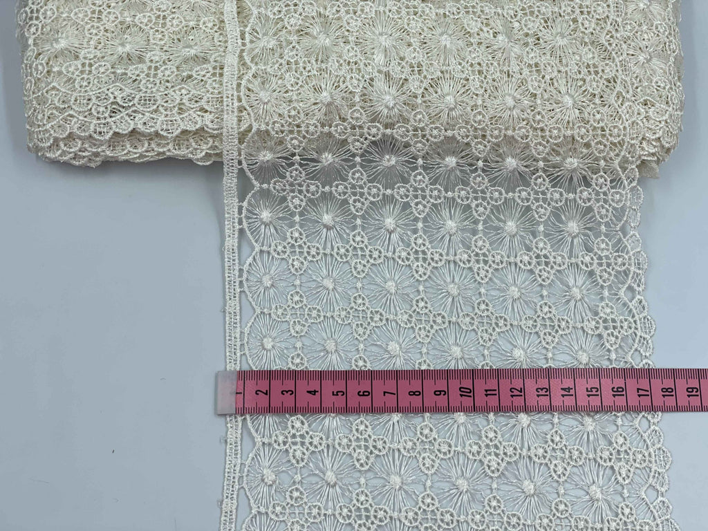 Broderie crem model din fir de mătase, lățime 17cm