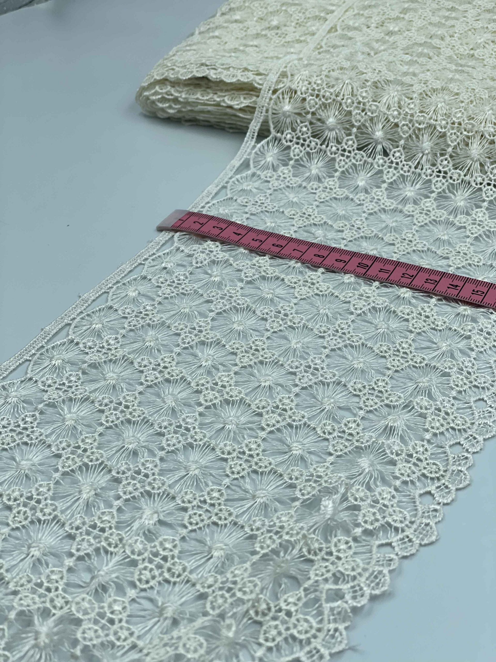 Broderie crem model din fir de mătase, lățime 17cm
