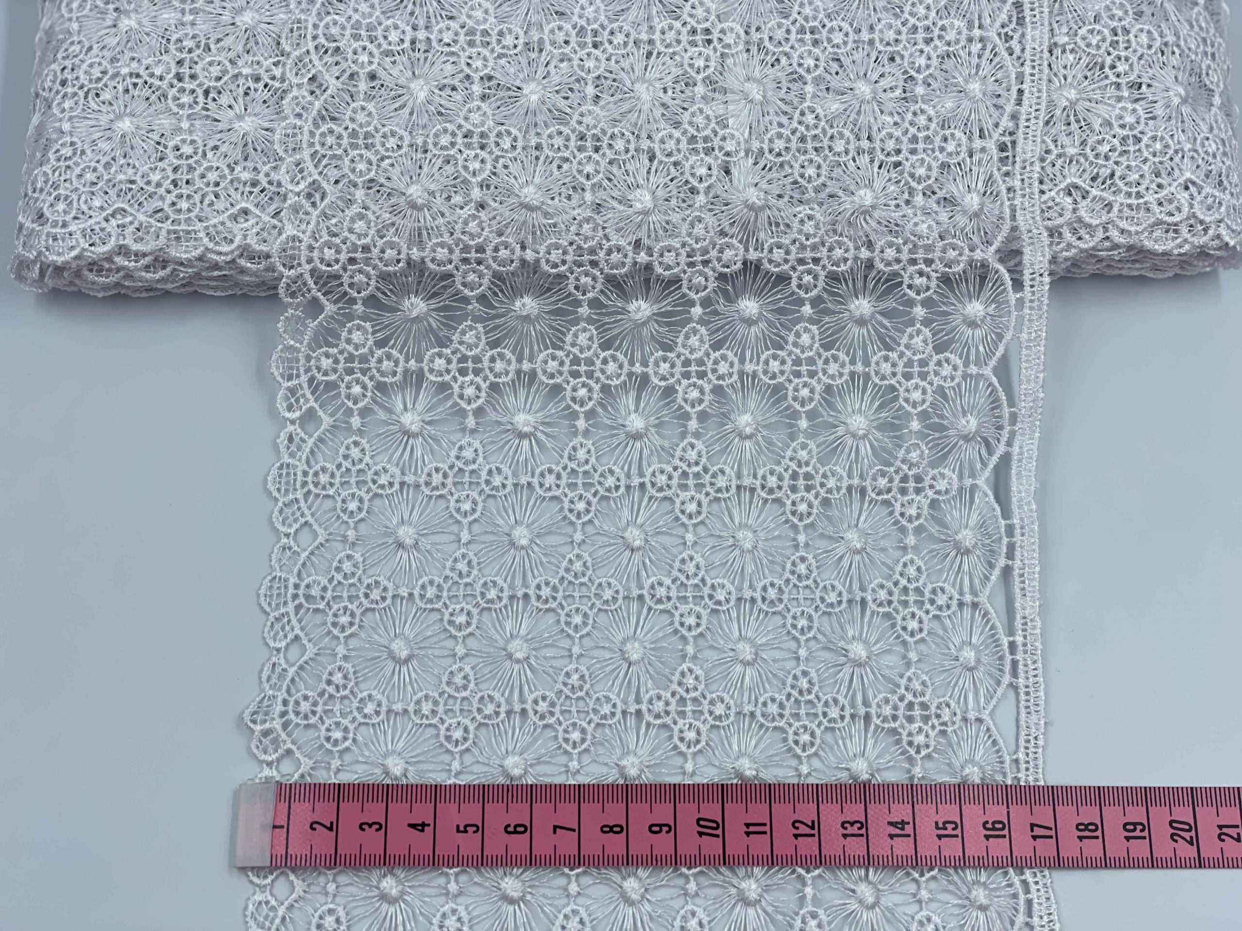 Broderie Alb model din fir de mătase, lățime 17cm