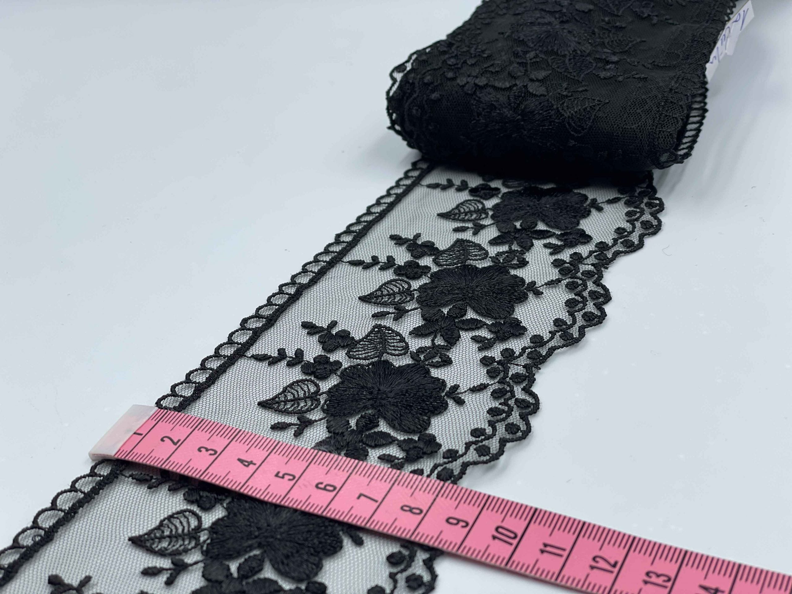 Broderie Neagră, model Floral din fir de mătase, lățime 9cm