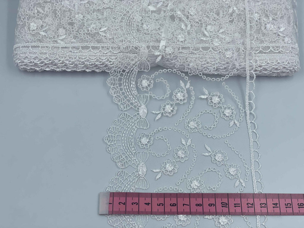 Broderie Albă, model Floral din fir de mătase, lățime 13cm