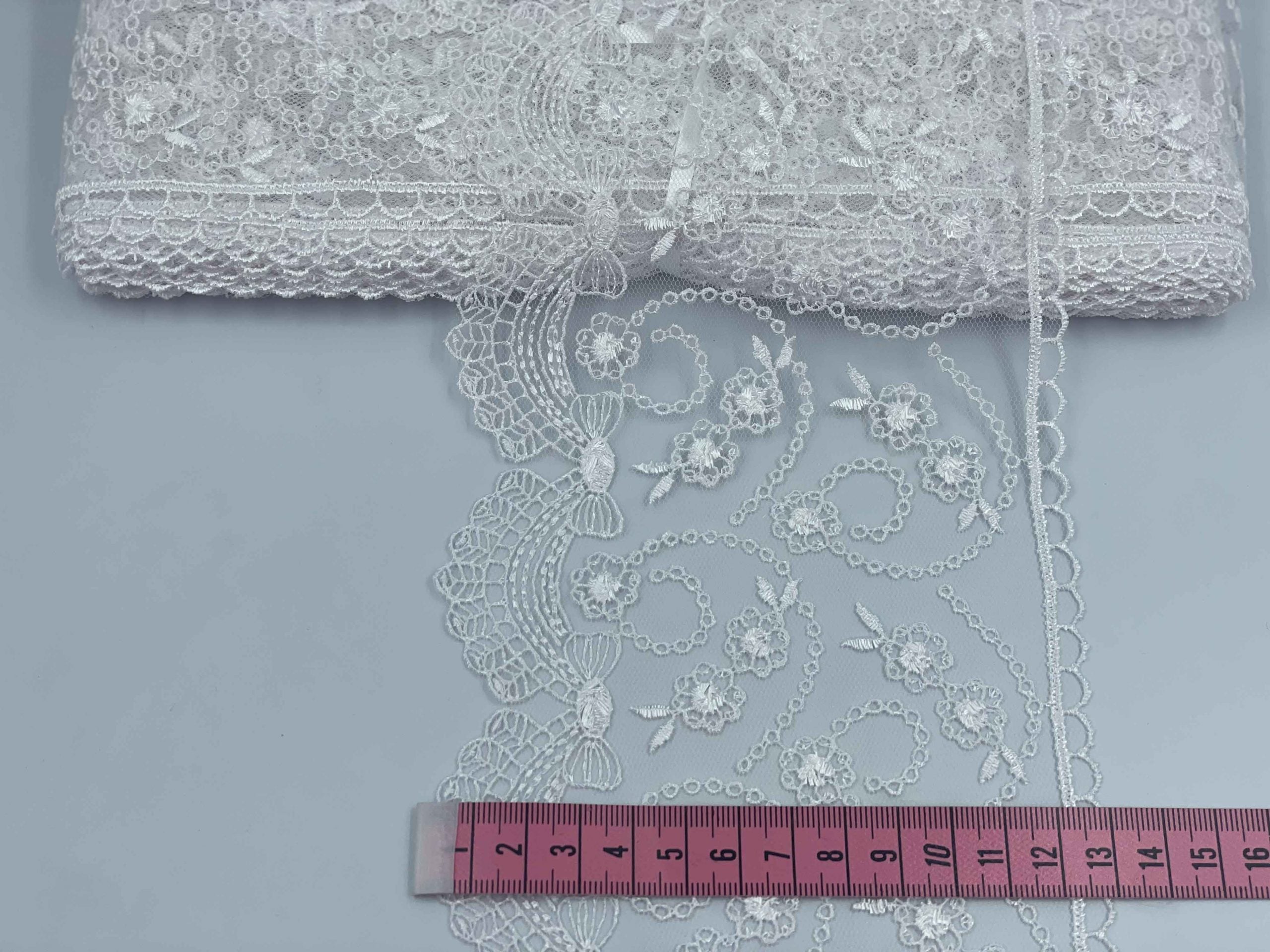 Broderie Albă, model Floral din fir de mătase, lățime 13cm