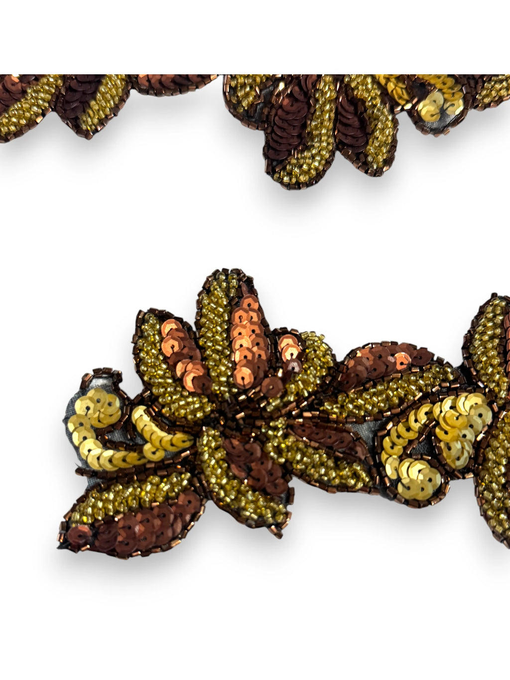 Pasmanterie maro si aurie model floral 6cm