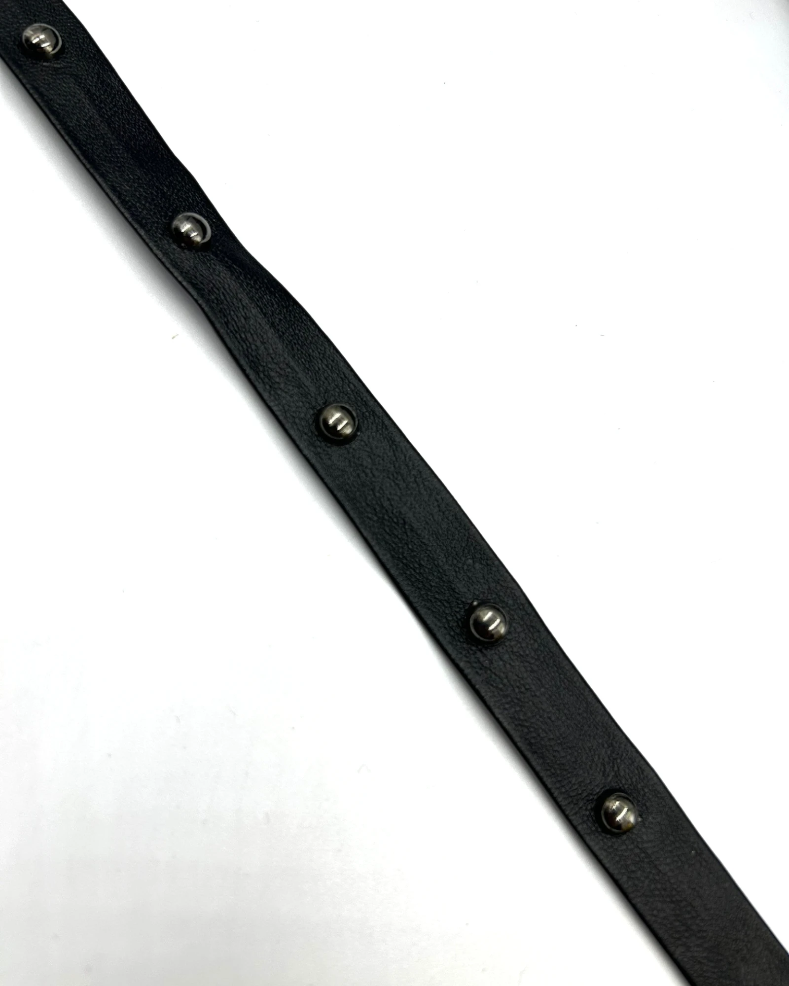 Pasmanterie piele ecologica neagra cu nituri 1,5cm