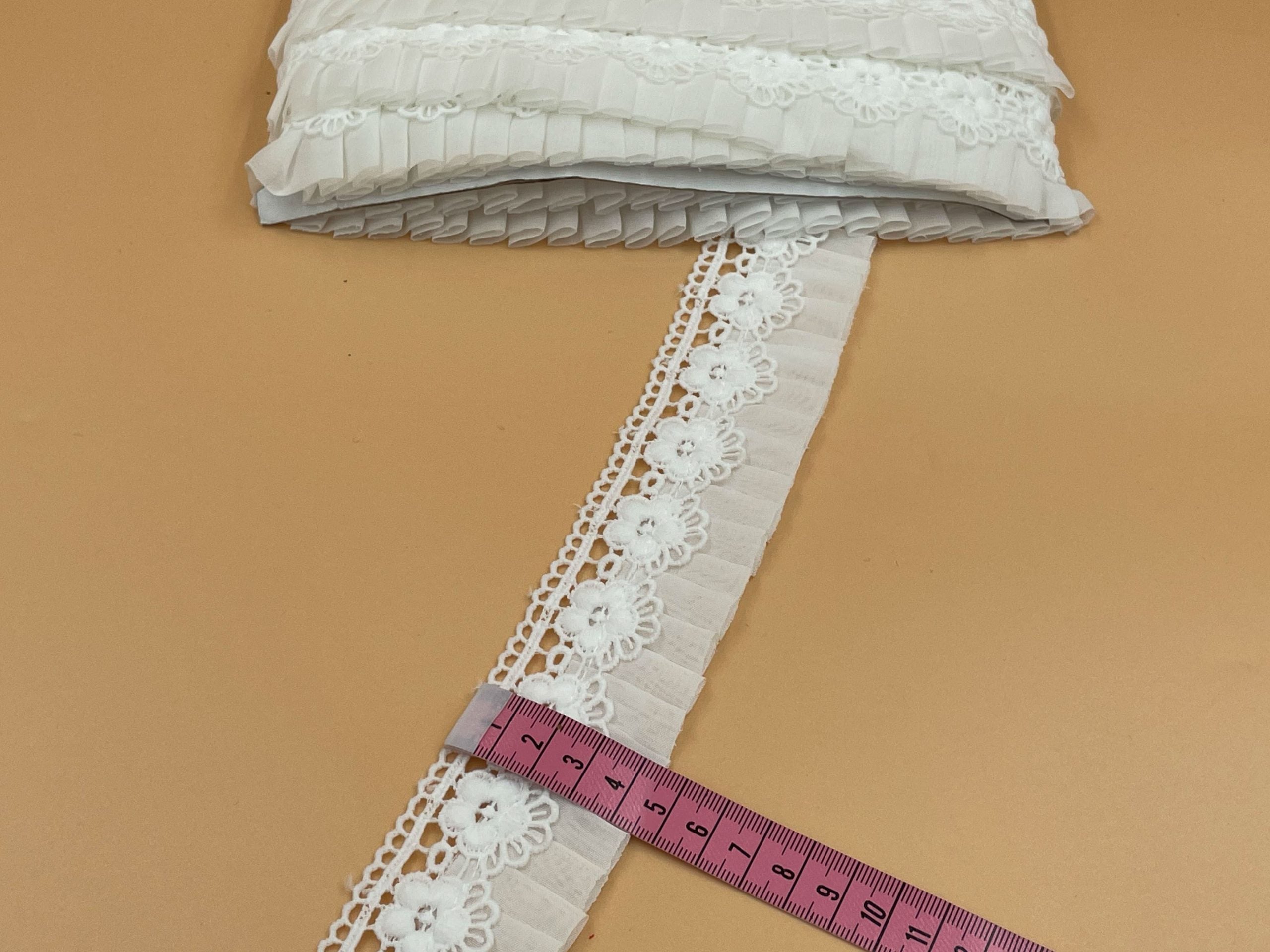 Dantela alba, compozitie bumbac si poliester, latime 5,5 cm