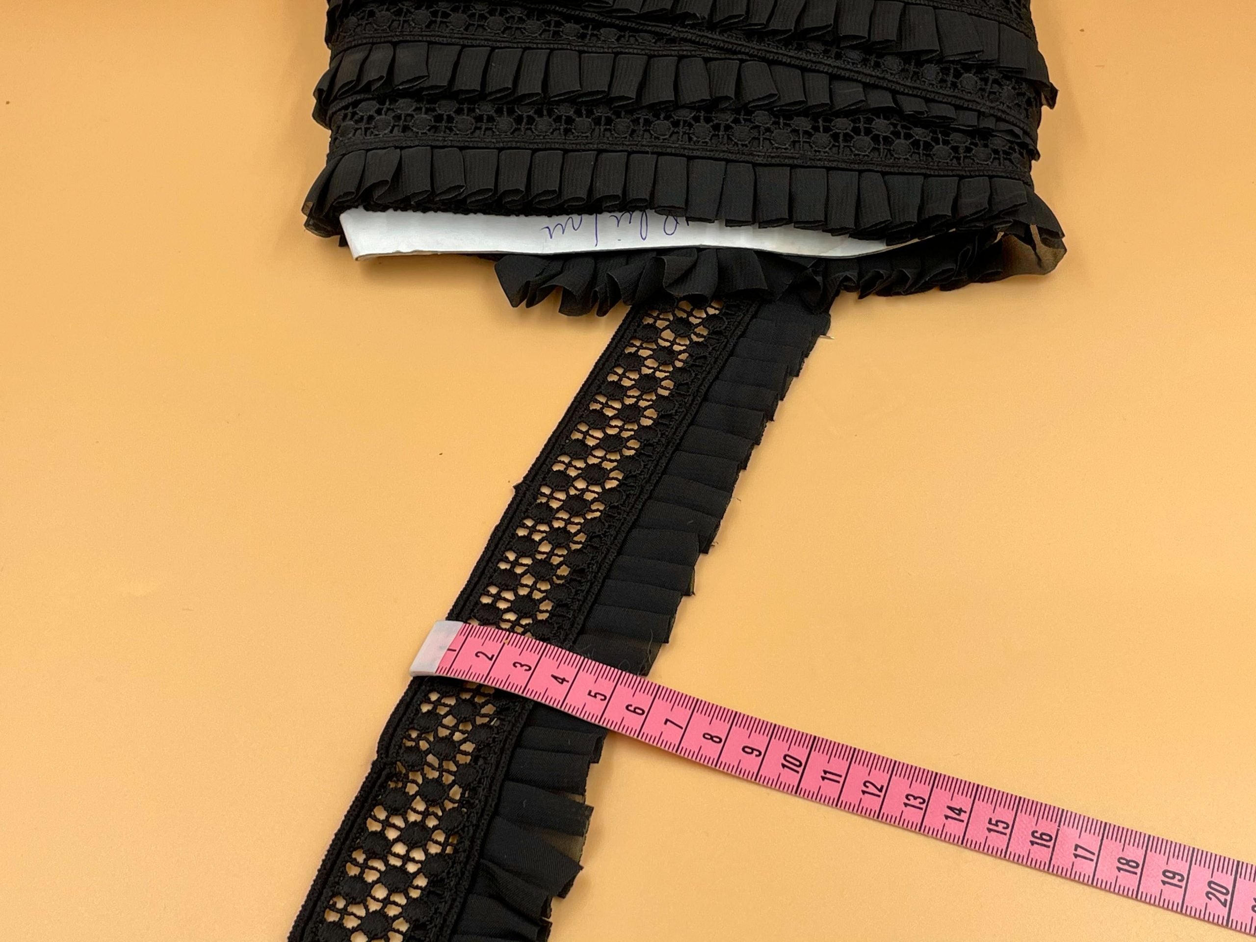 Dantela neagra, compozitie bumbac si poliester, latime 5,5 cm