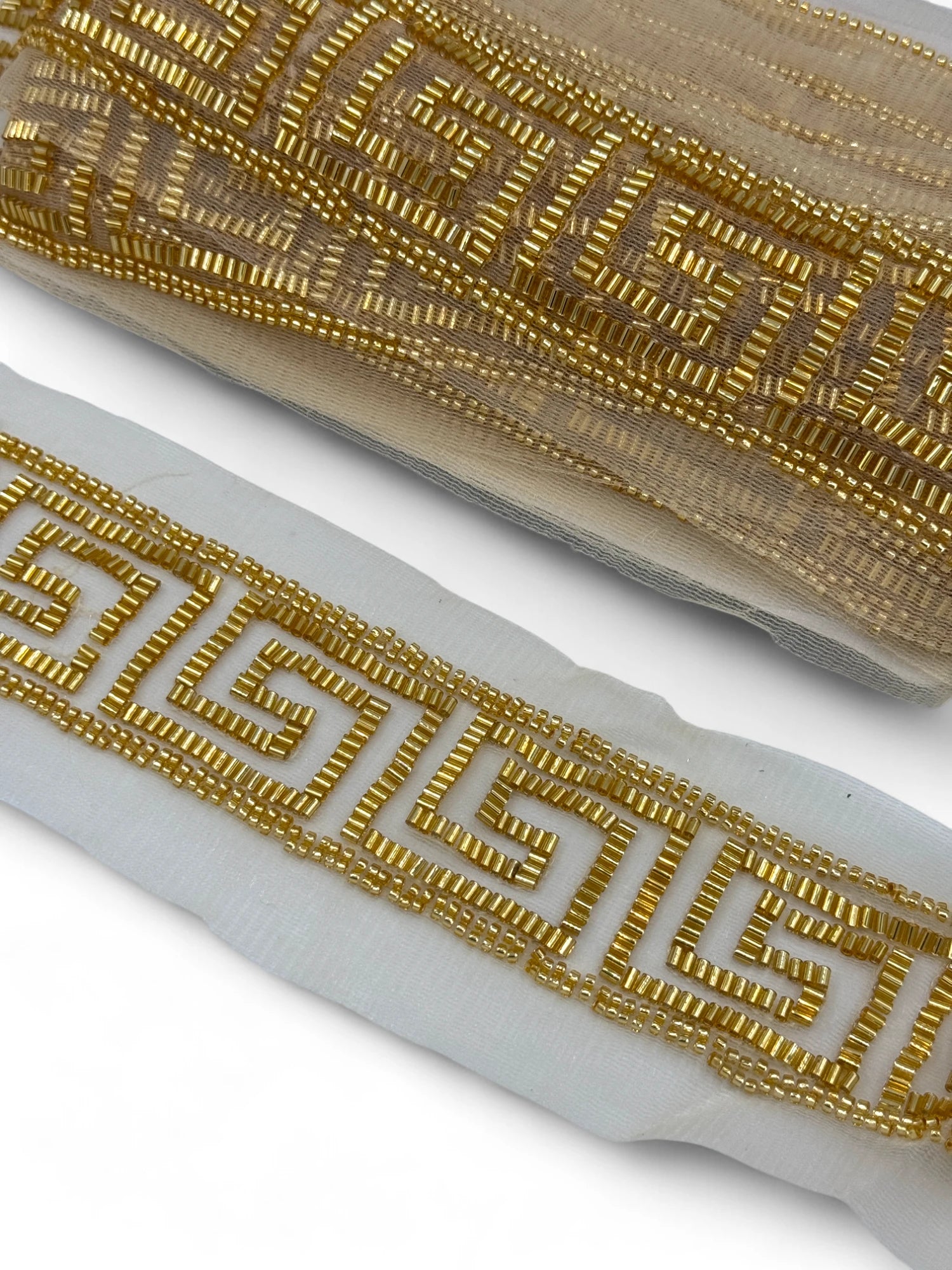 Pasmanterie aurie cu margele cusute 5cm