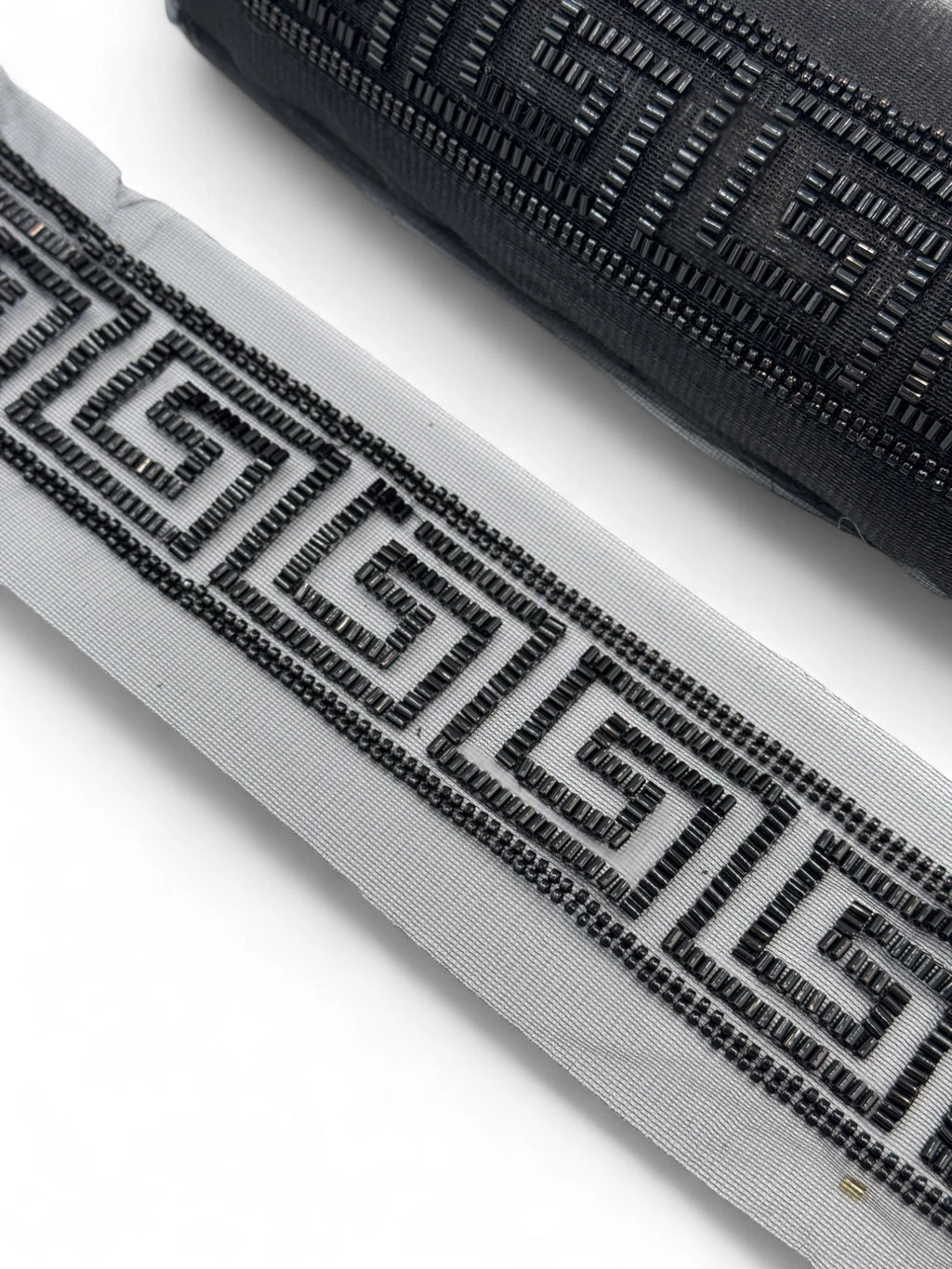 Pasmanterie neagra cu margele cusute 5cm