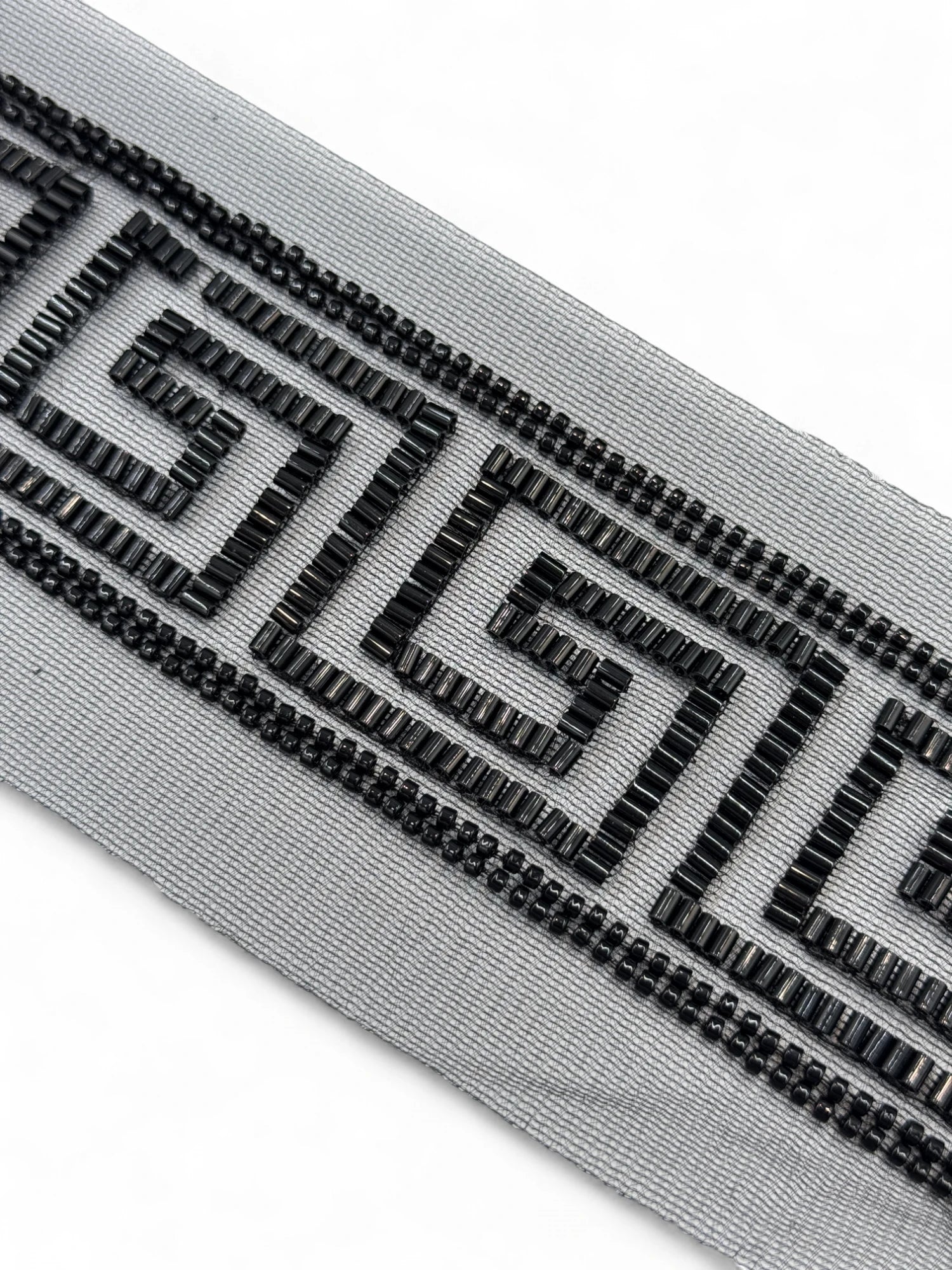 Pasmanterie neagra cu margele cusute 5cm