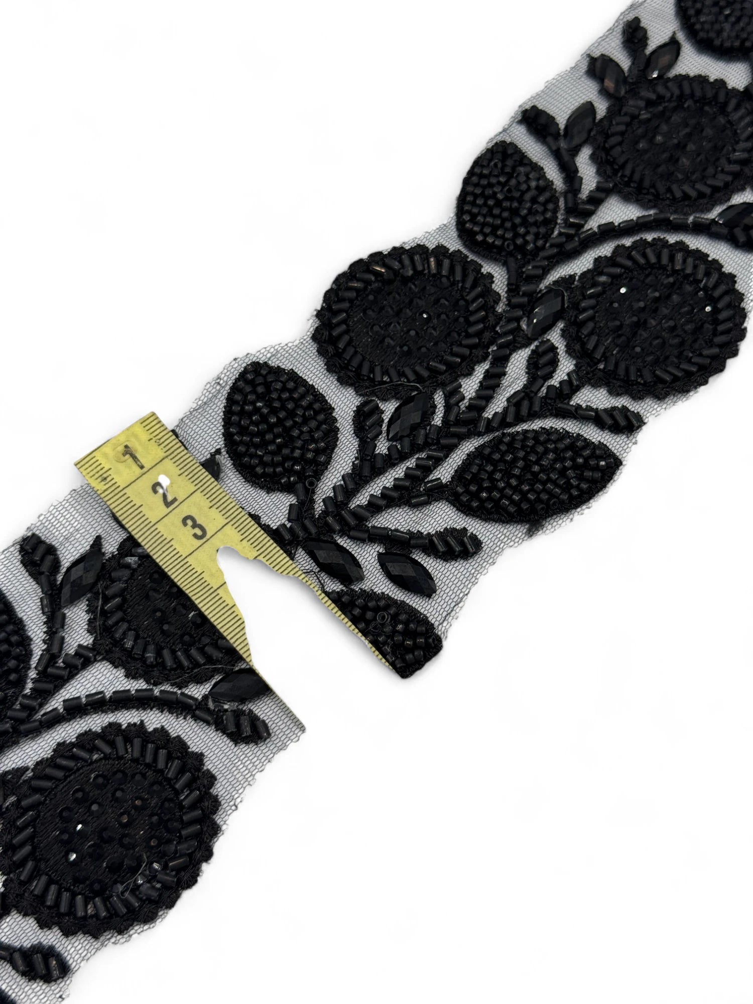 Pasmanterie cu flori rotunde neagra 8cm