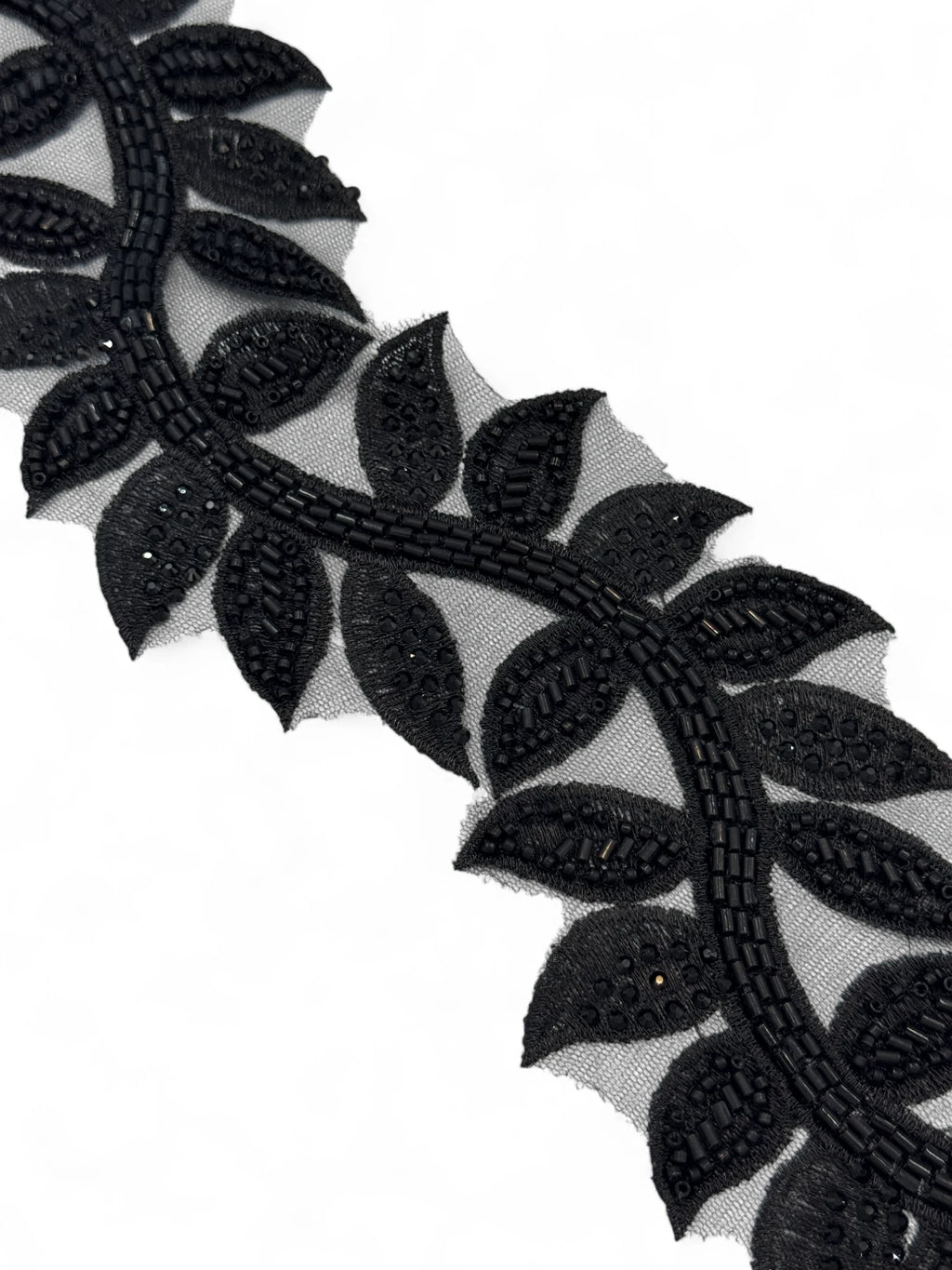 Pasmanterie cu neagra cu frunze ondulate 8cm